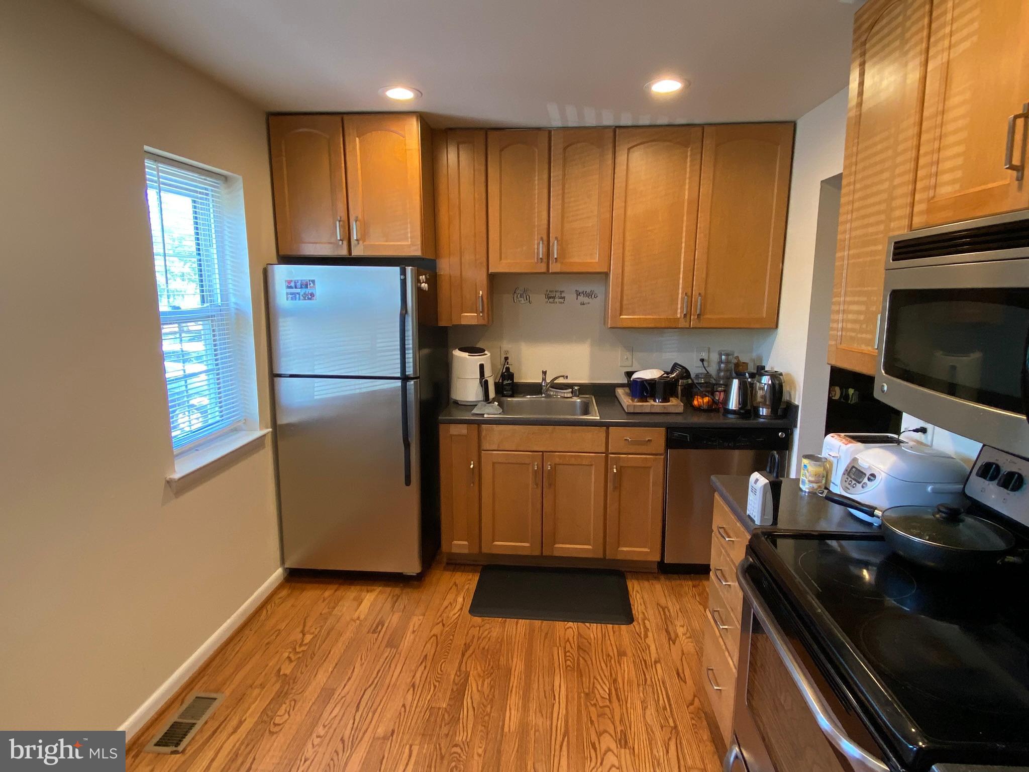 SOUTHGATE WOODS TOWNHOUSES - Residential Lease