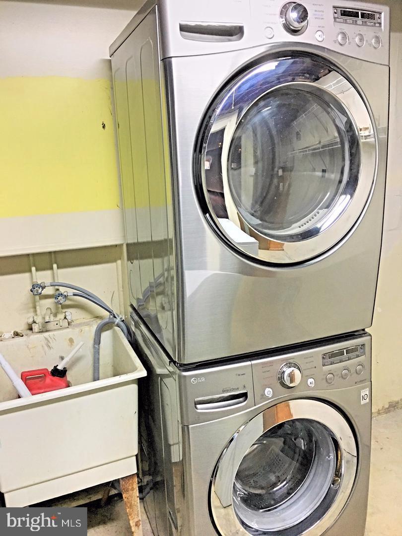 SOUTHGATE WOODS TOWNHOUSES - Residential Lease