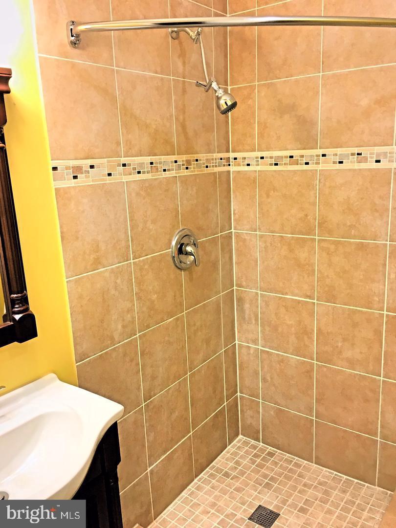 SOUTHGATE WOODS TOWNHOUSES - Residential Lease