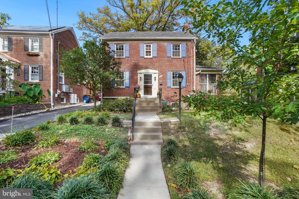 Photo of 1112 Lancaster Road, TAKOMA PARK, MD 20912 (MLS # MDMC2203454)