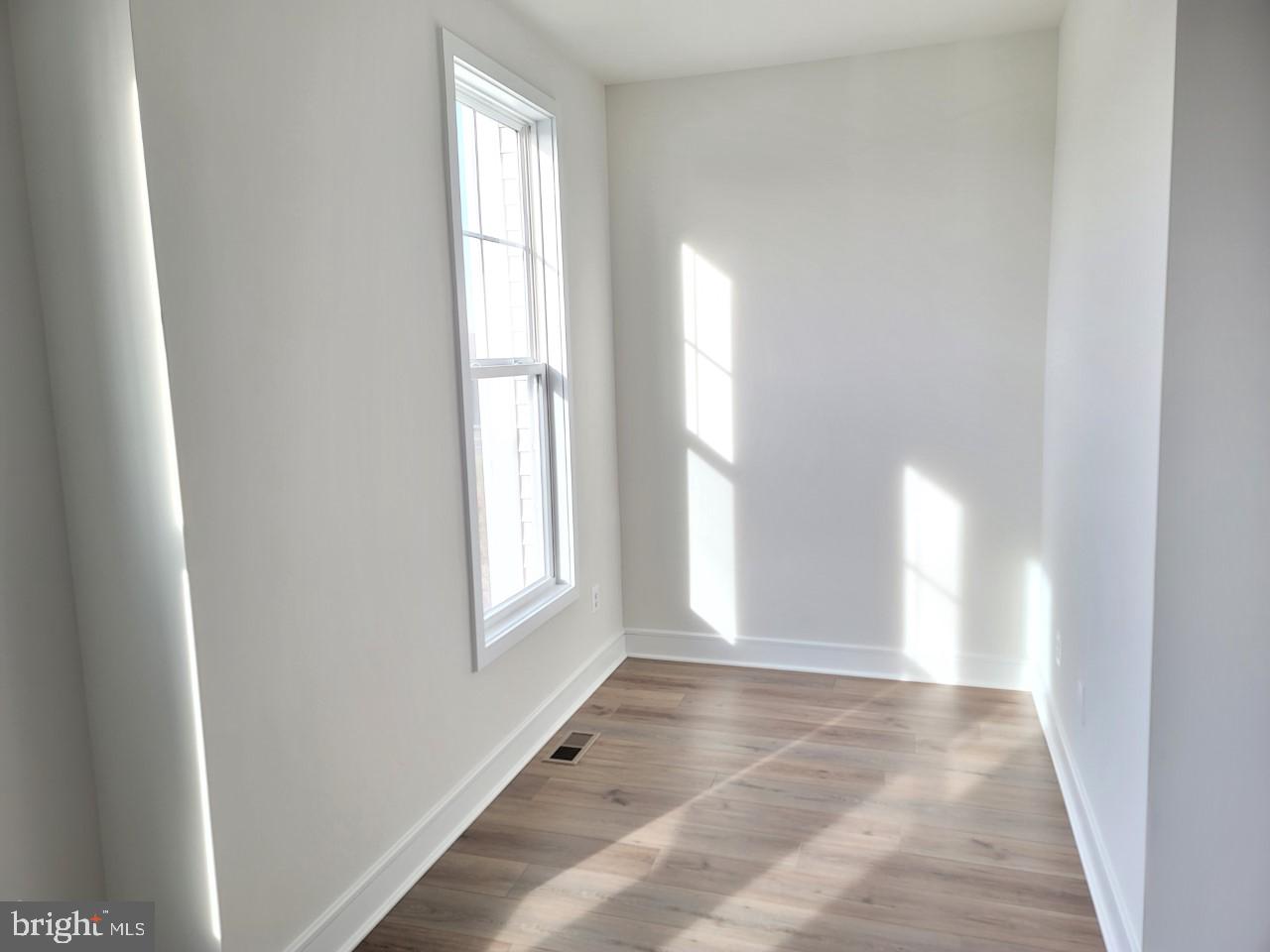 LAKE FREDERICK - Residential Lease