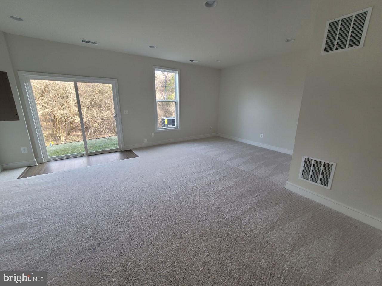 LAKE FREDERICK - Residential Lease