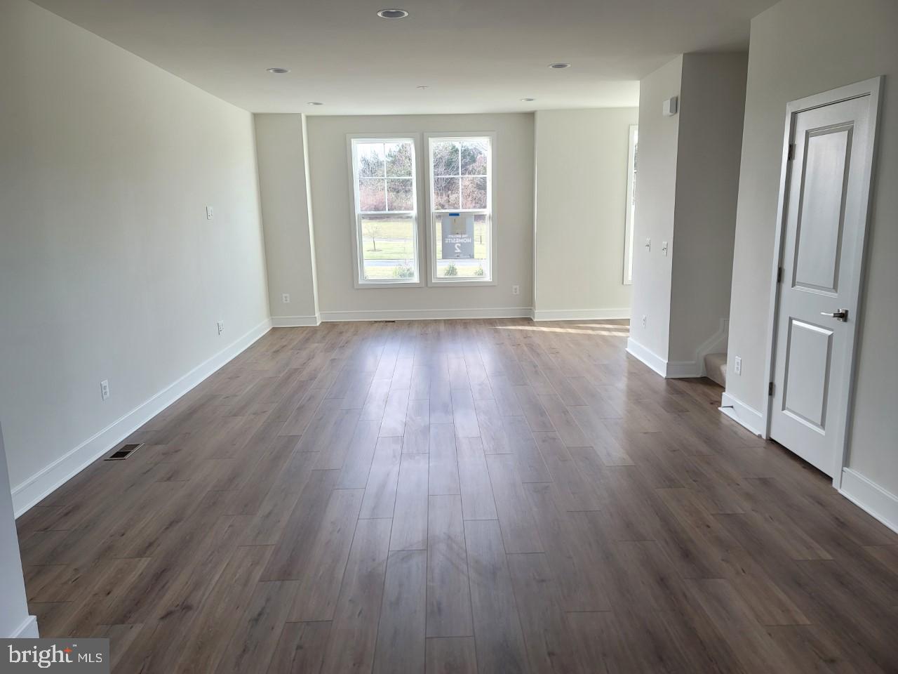 LAKE FREDERICK - Residential Lease