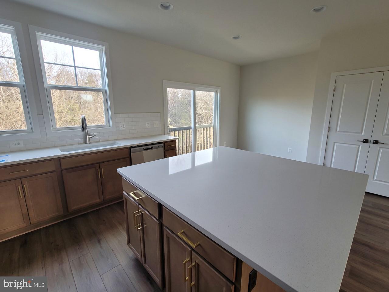 LAKE FREDERICK - Residential Lease