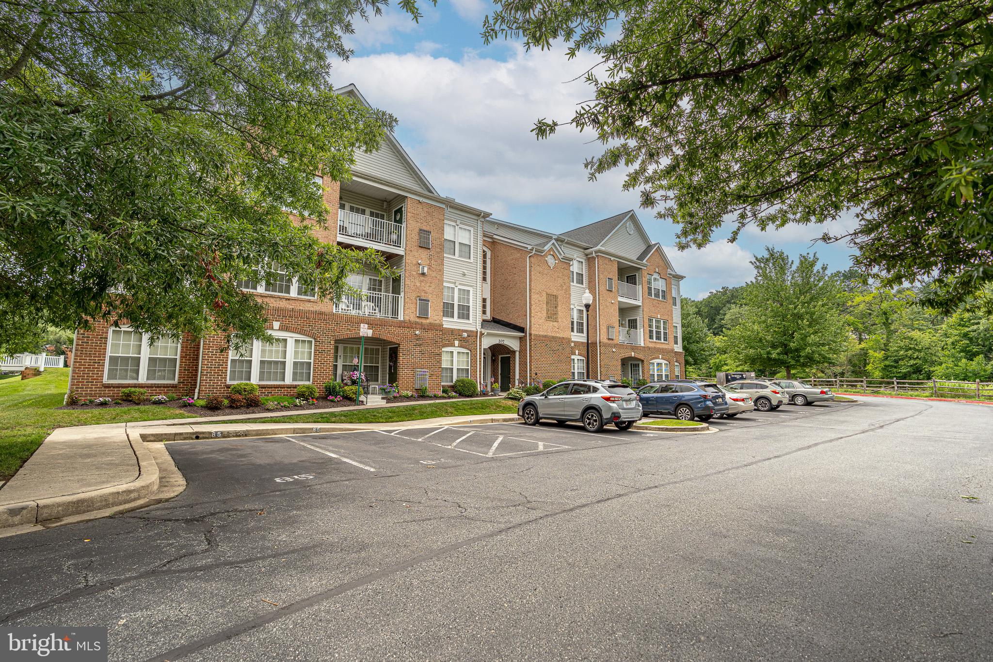 207 KINGS CROSSING CIRCLE 1C