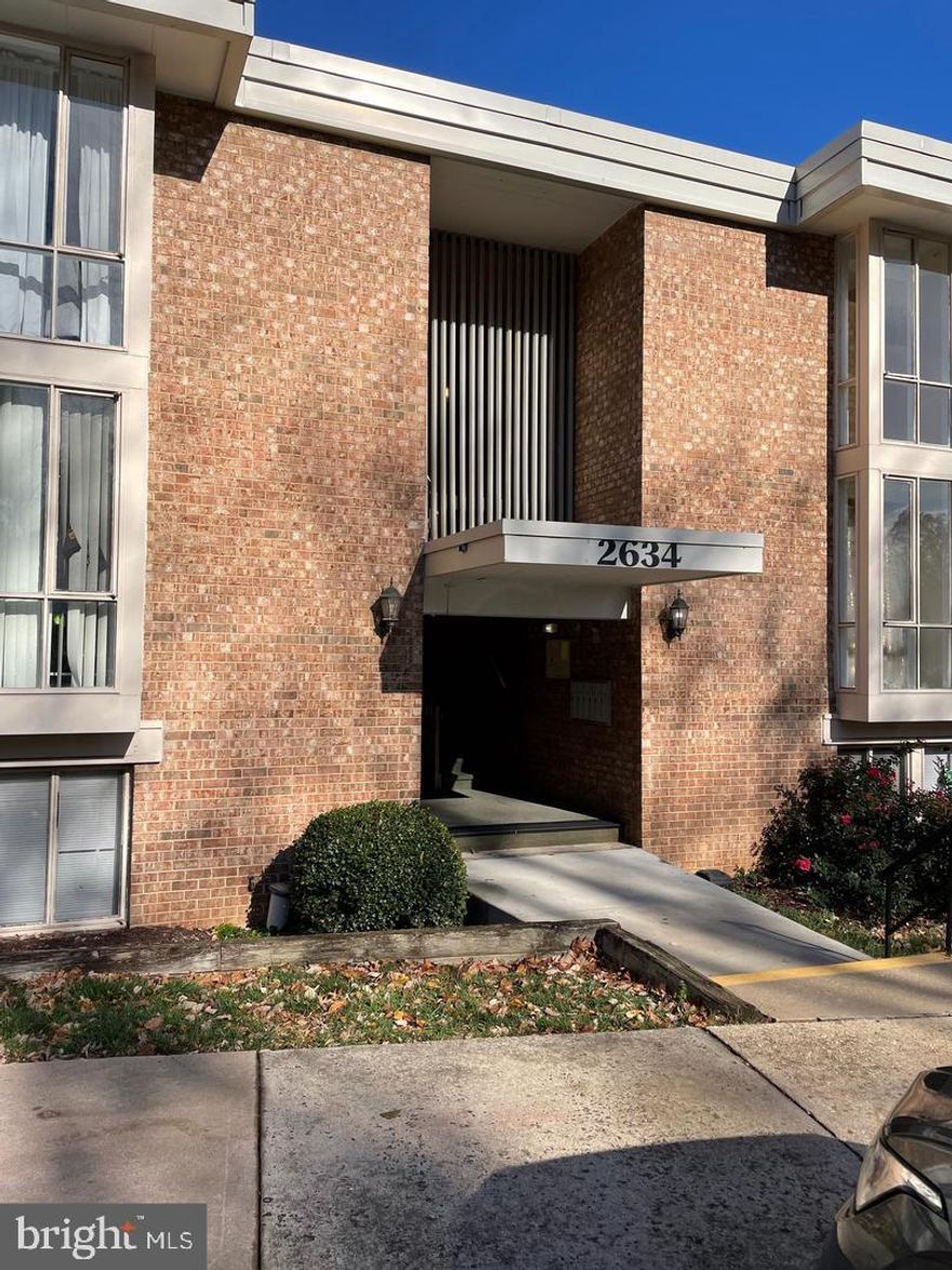 ONE ROOM FOR RENT!!! New renovation in the unit. Share kitchen and bathroom, Parking available, 15 mins away from Alexandria Downtown and National Harbor.  All utilities and internet included. 
Contact landlord directly for more information and showing appointment.
