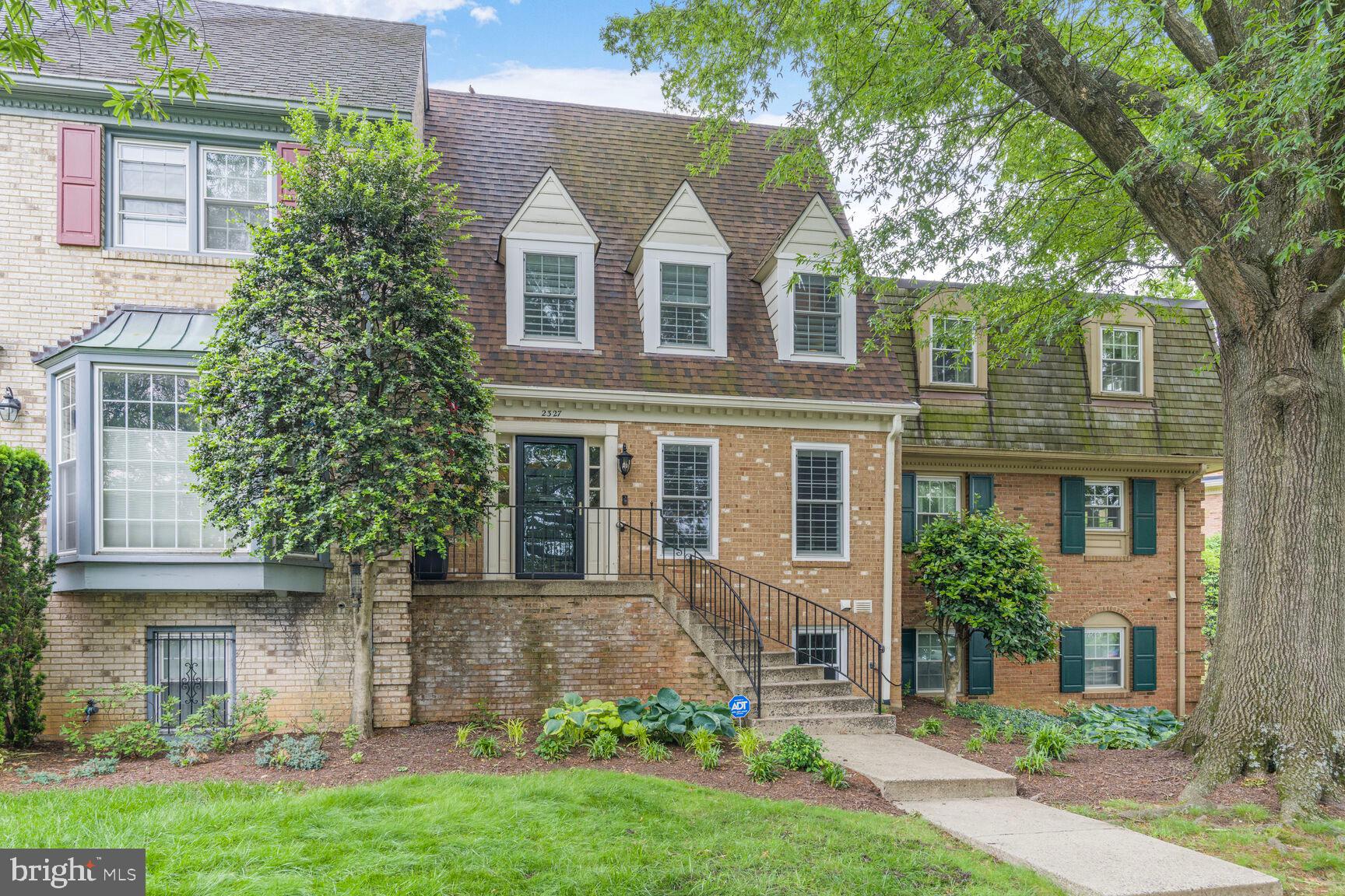 2327 N GLEBE ROAD