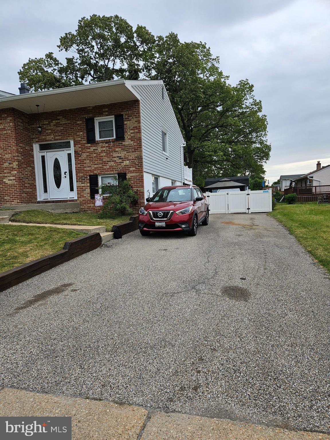 7947 ROXBURY DRIVE