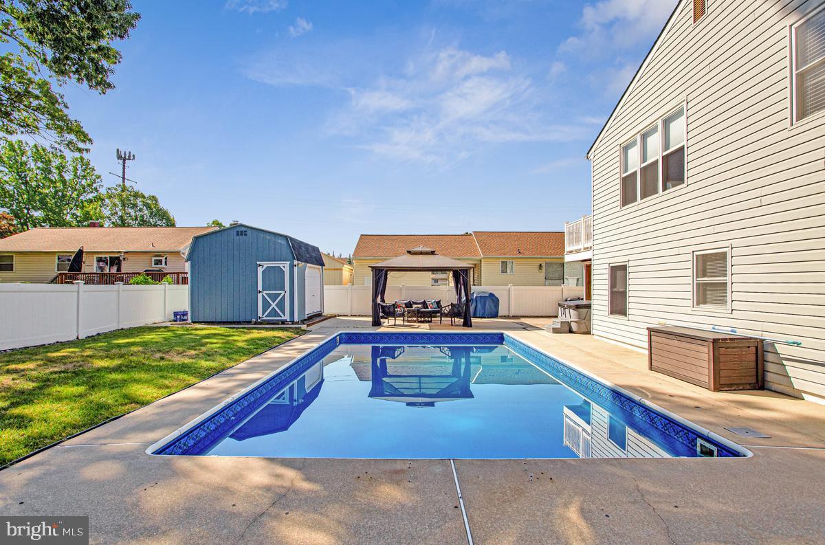 THE HIGHLANDS - Residential