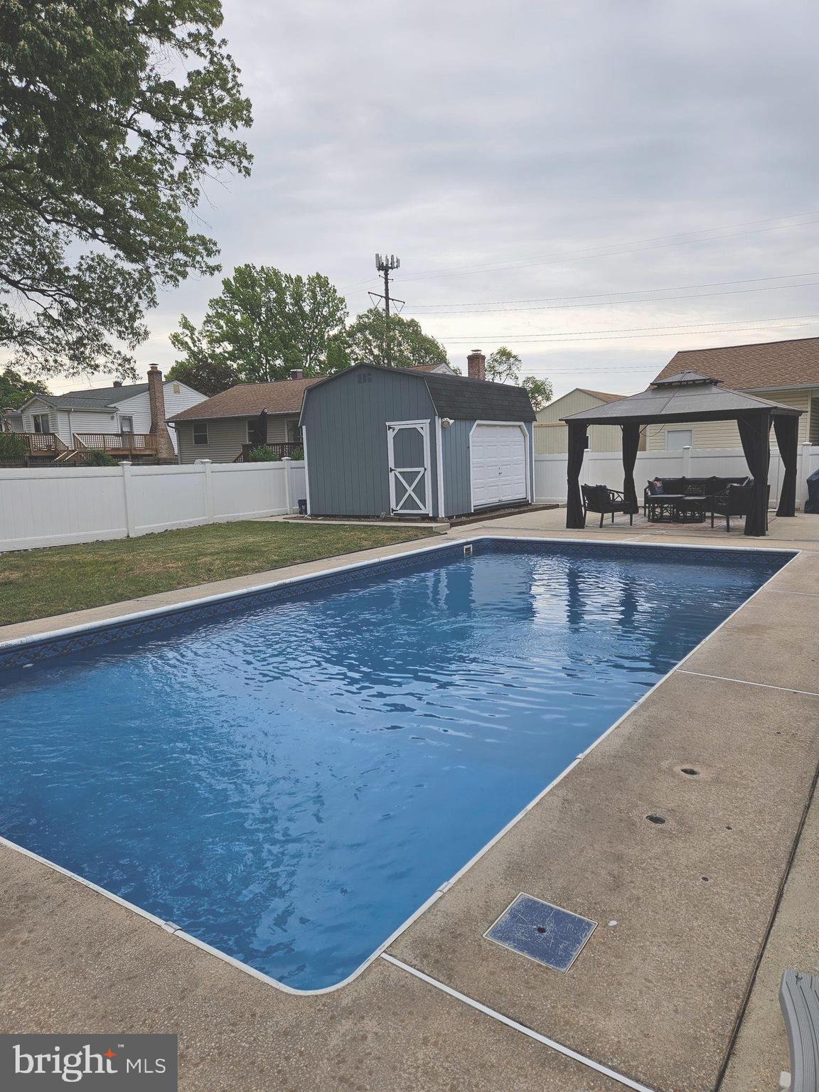 7947 ROXBURY DRIVE