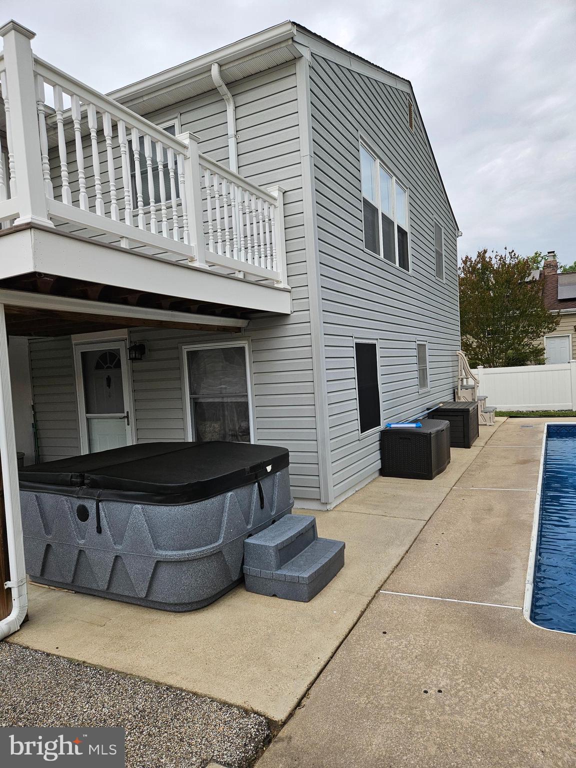 7947 ROXBURY DRIVE