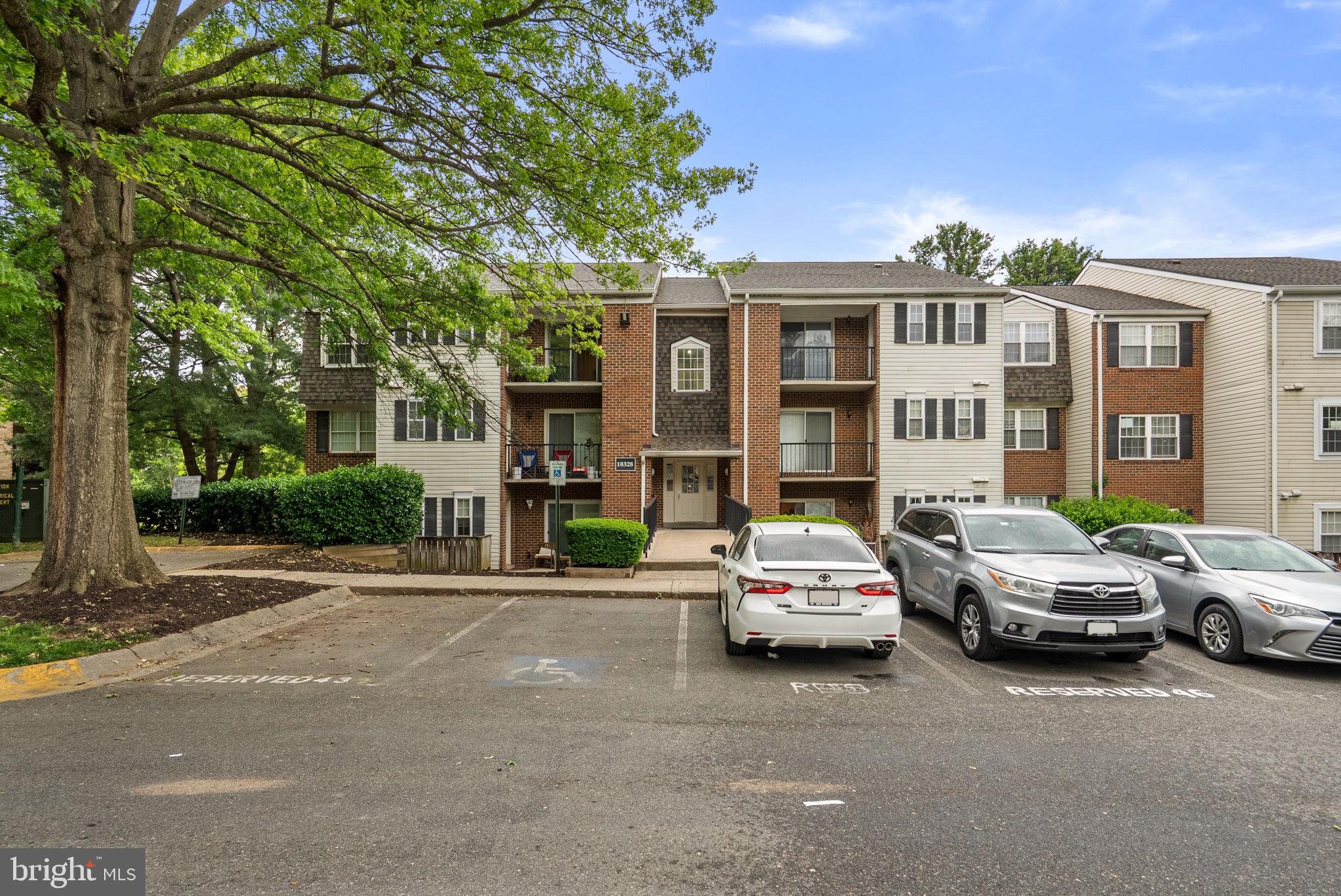 FLOWER HILL - Residential