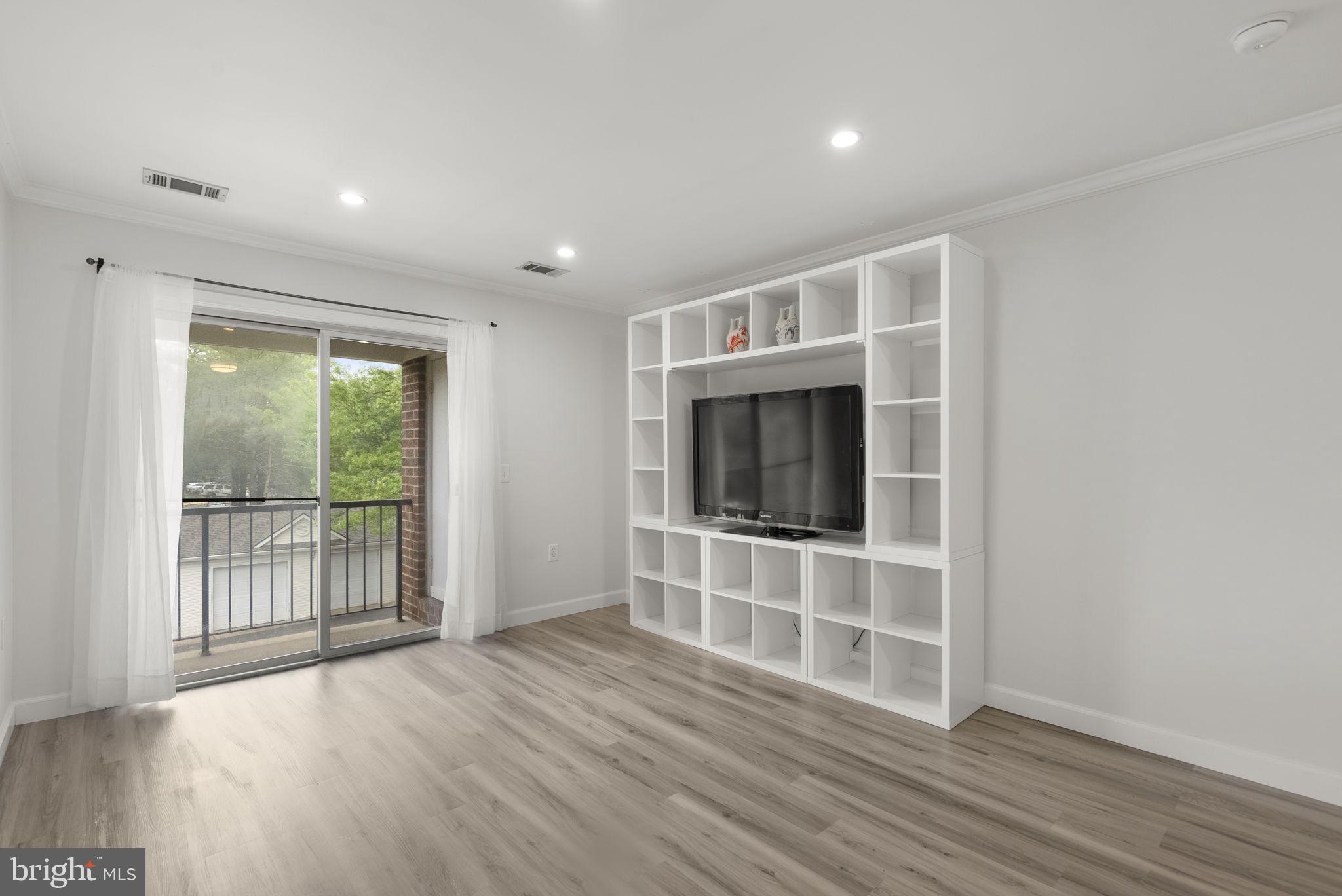 FLOWER HILL - Residential
