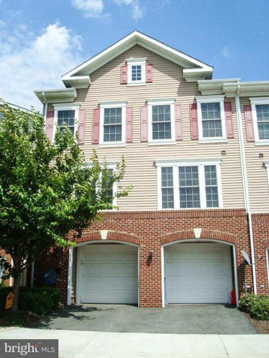 Beautiful 3 level Condo (Townhome Style) offers 3 Bedrooms, 2.5 Bathrooms. Second-floor master suite with soak-in tub, separate shower, walk-in closet, double vanities. Full-size washer and dryer located on the main floor. Enjoy the luxurious kitchen with hardwood floors, modern stainless steel appliances, wine rack, and elegant lighting. Minutes away from Old Town, Metro, and shopping.  Must See!