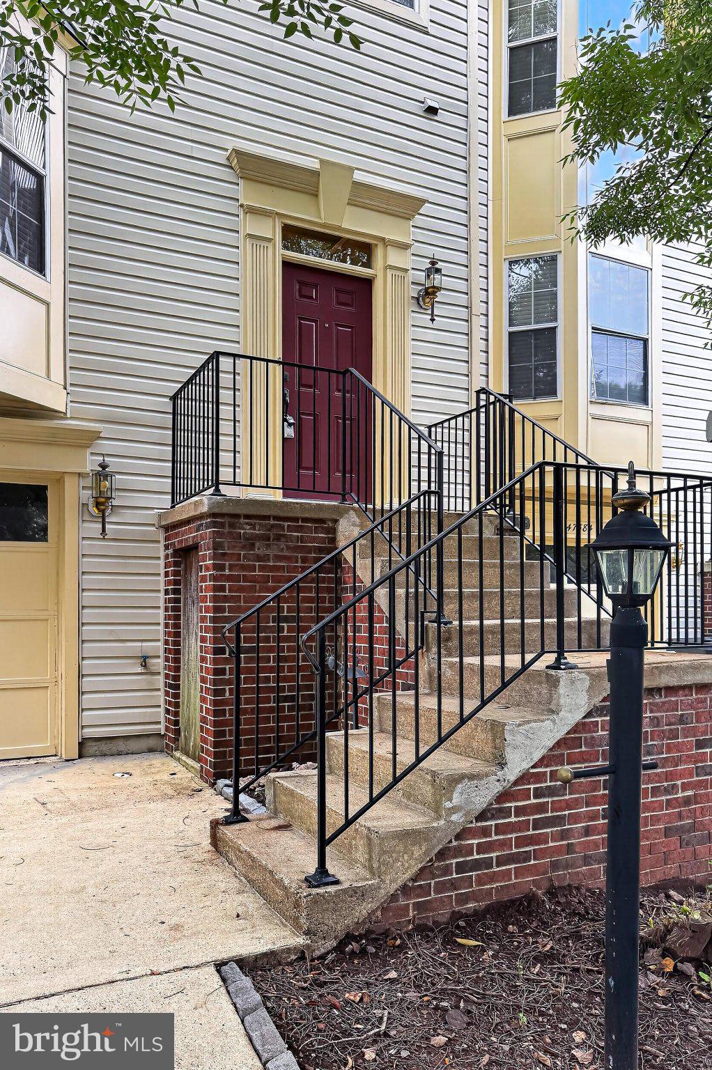 47582 COMER SQUARE