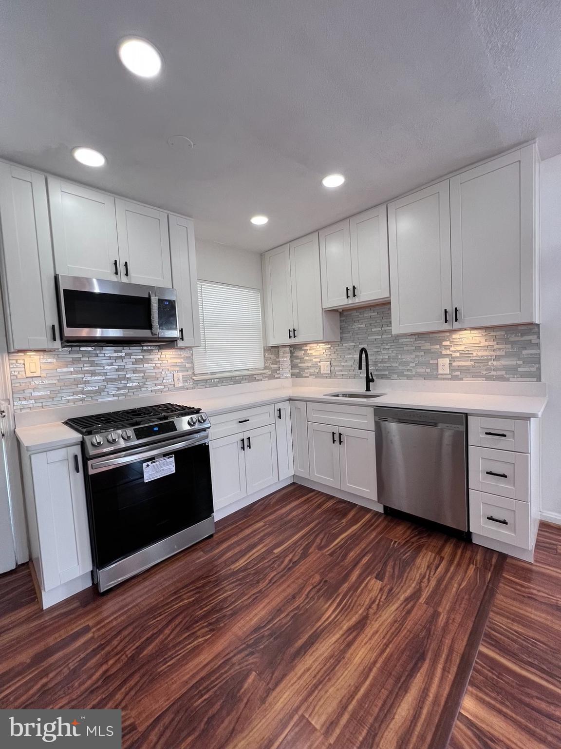 ST ELMO - Residential Lease