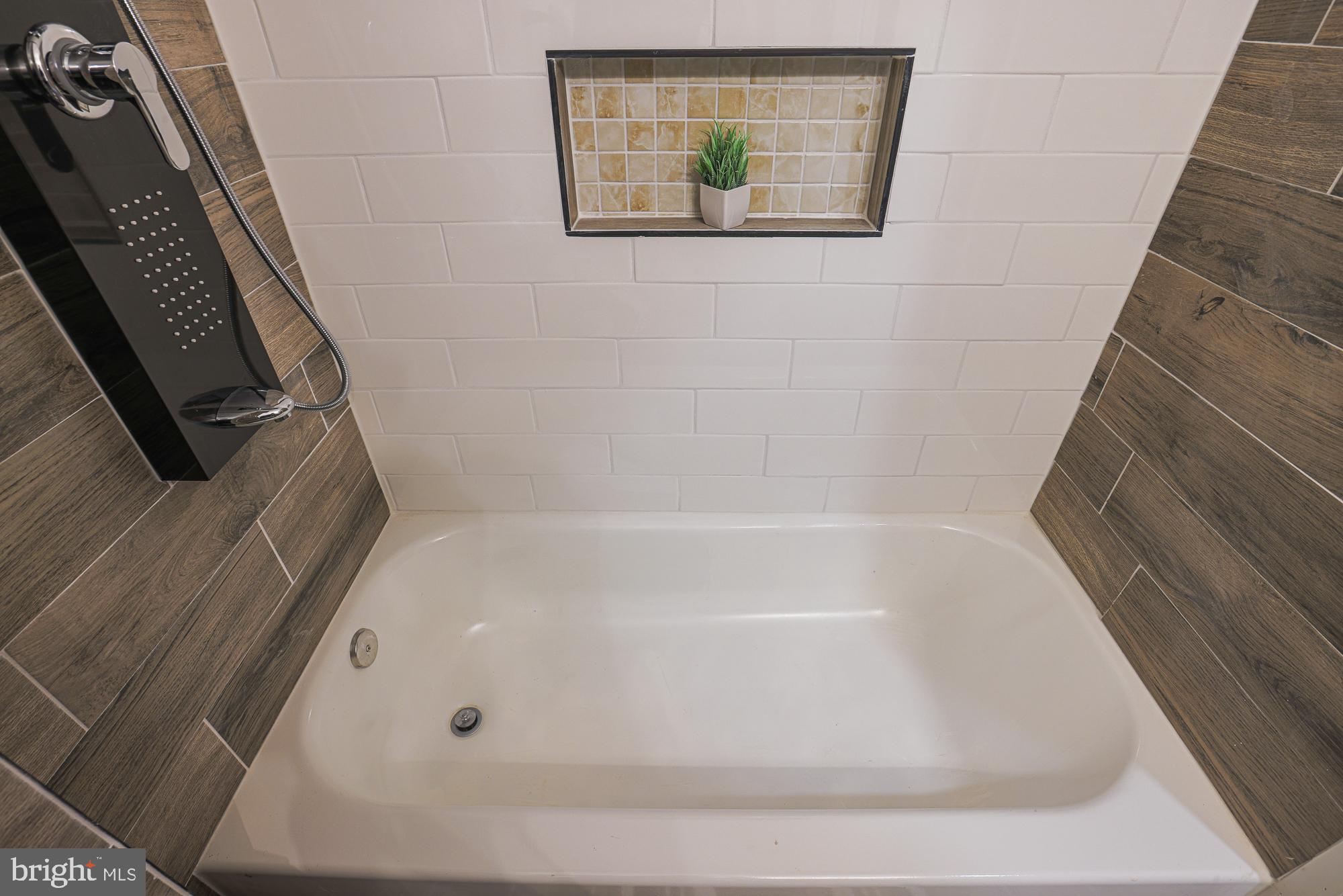 MIDTOWN EDMONDSON - Residential