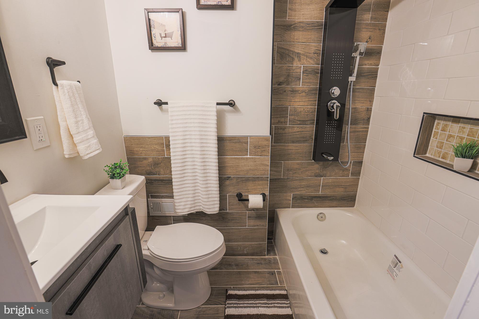 MIDTOWN EDMONDSON - Residential