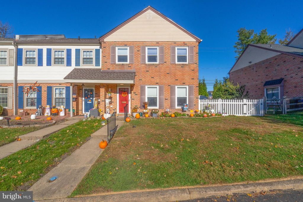 Photo of 122 Garrison Court, LANGHORNE, PA 19047 (MLS # PABU2107598)