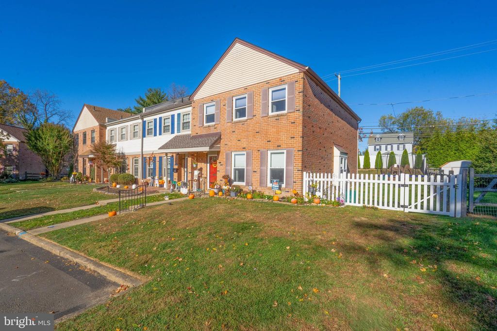 Photo of 122 Garrison Court, LANGHORNE, PA 19047 (MLS # PABU2107598)