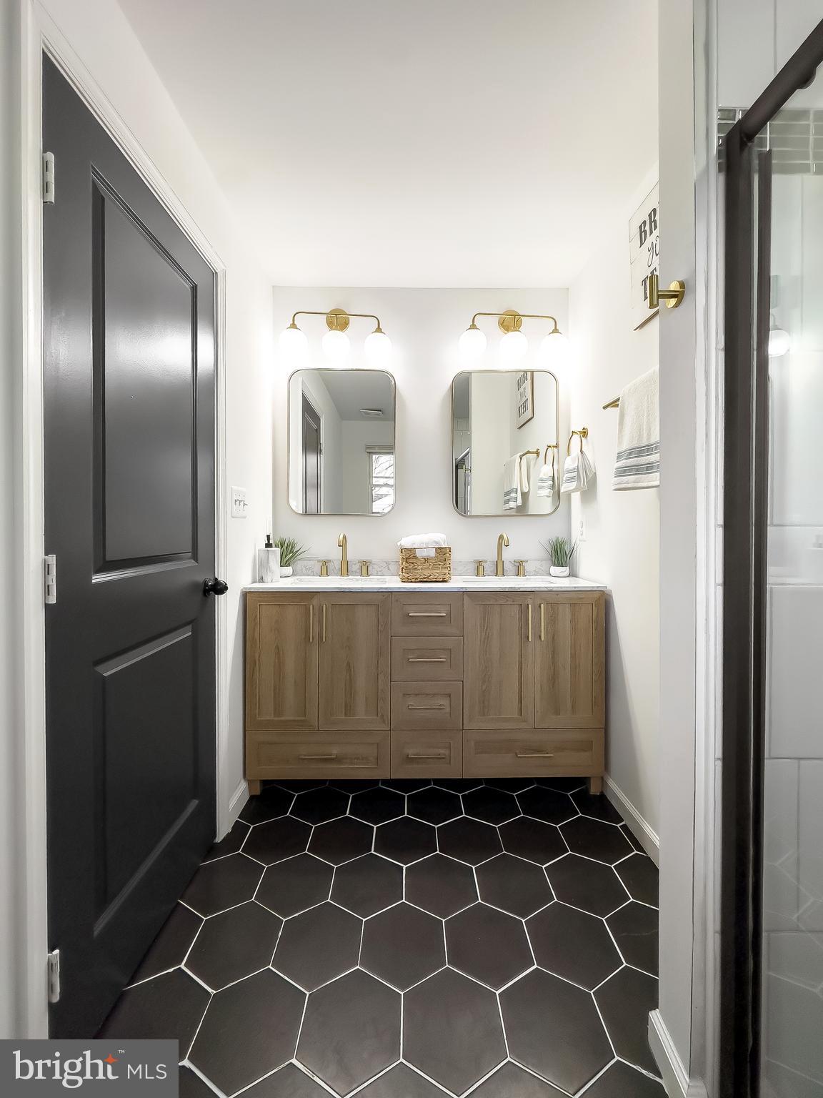 YORKSHIRE VILLAGE - Residential