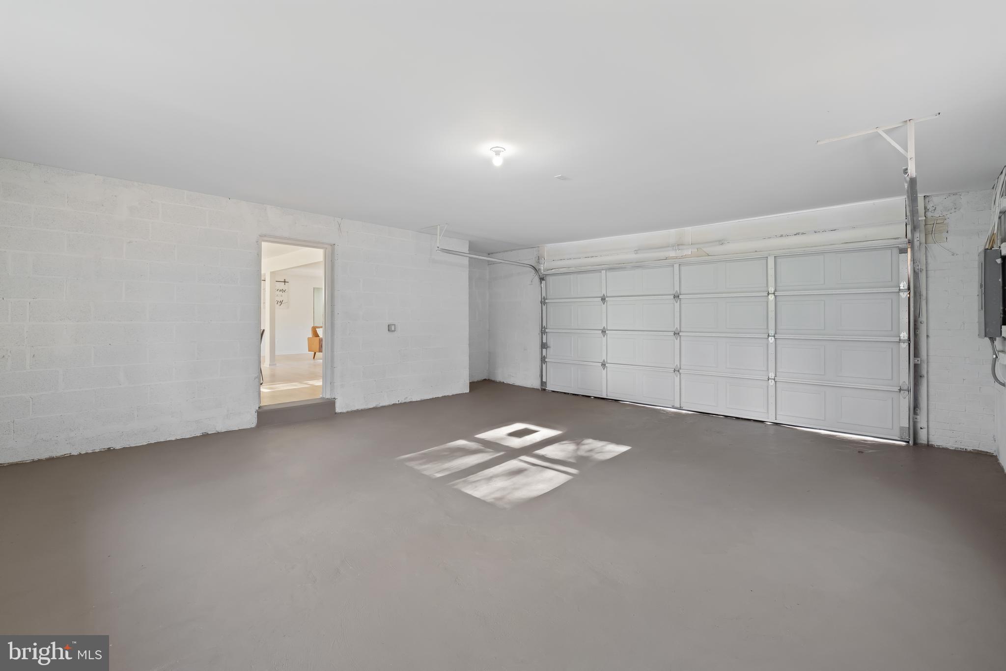 YORKSHIRE VILLAGE - Residential