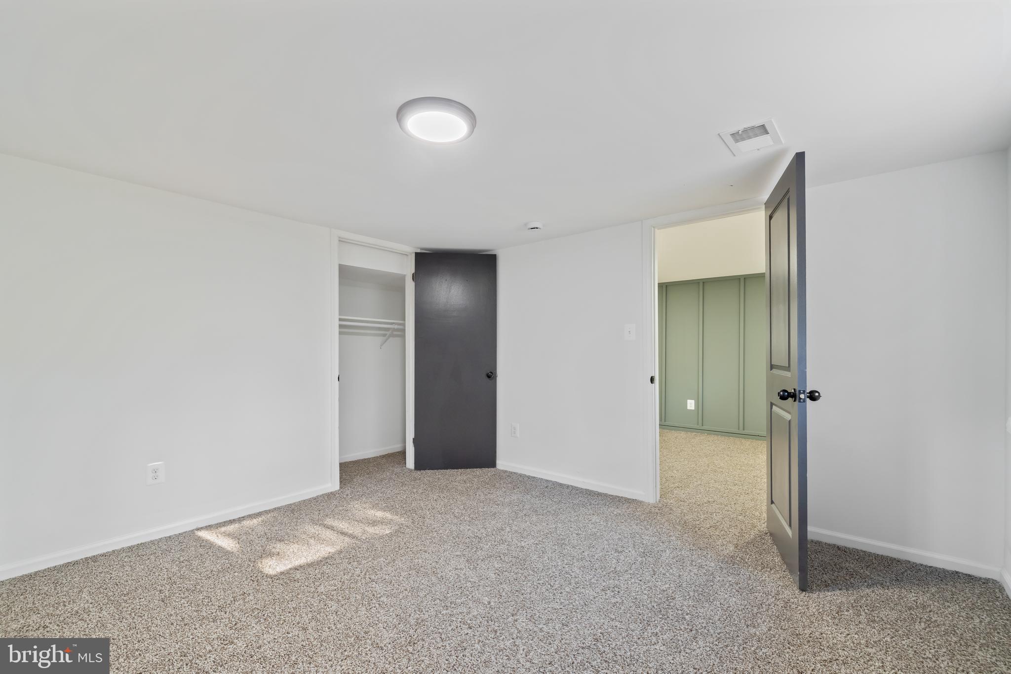 YORKSHIRE VILLAGE - Residential