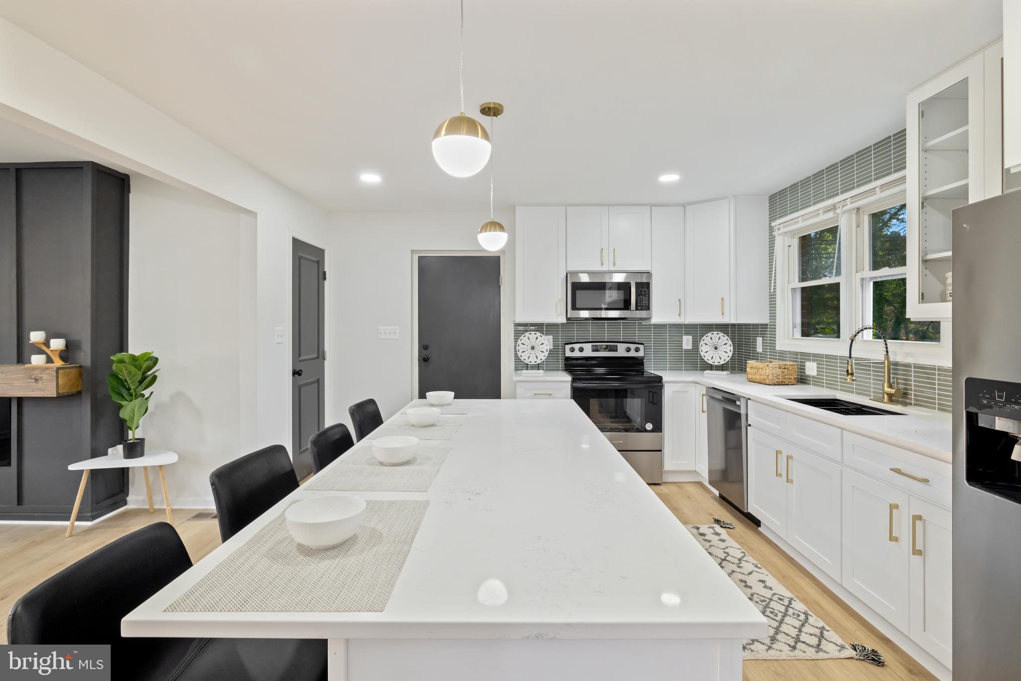 YORKSHIRE VILLAGE - Residential