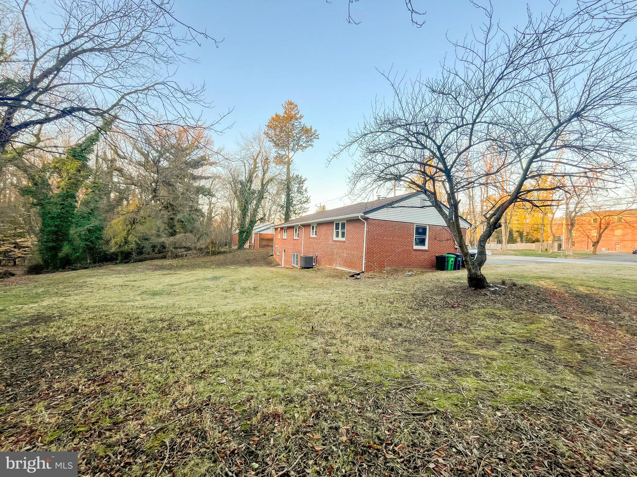 YORKSHIRE VILLAGE - Residential