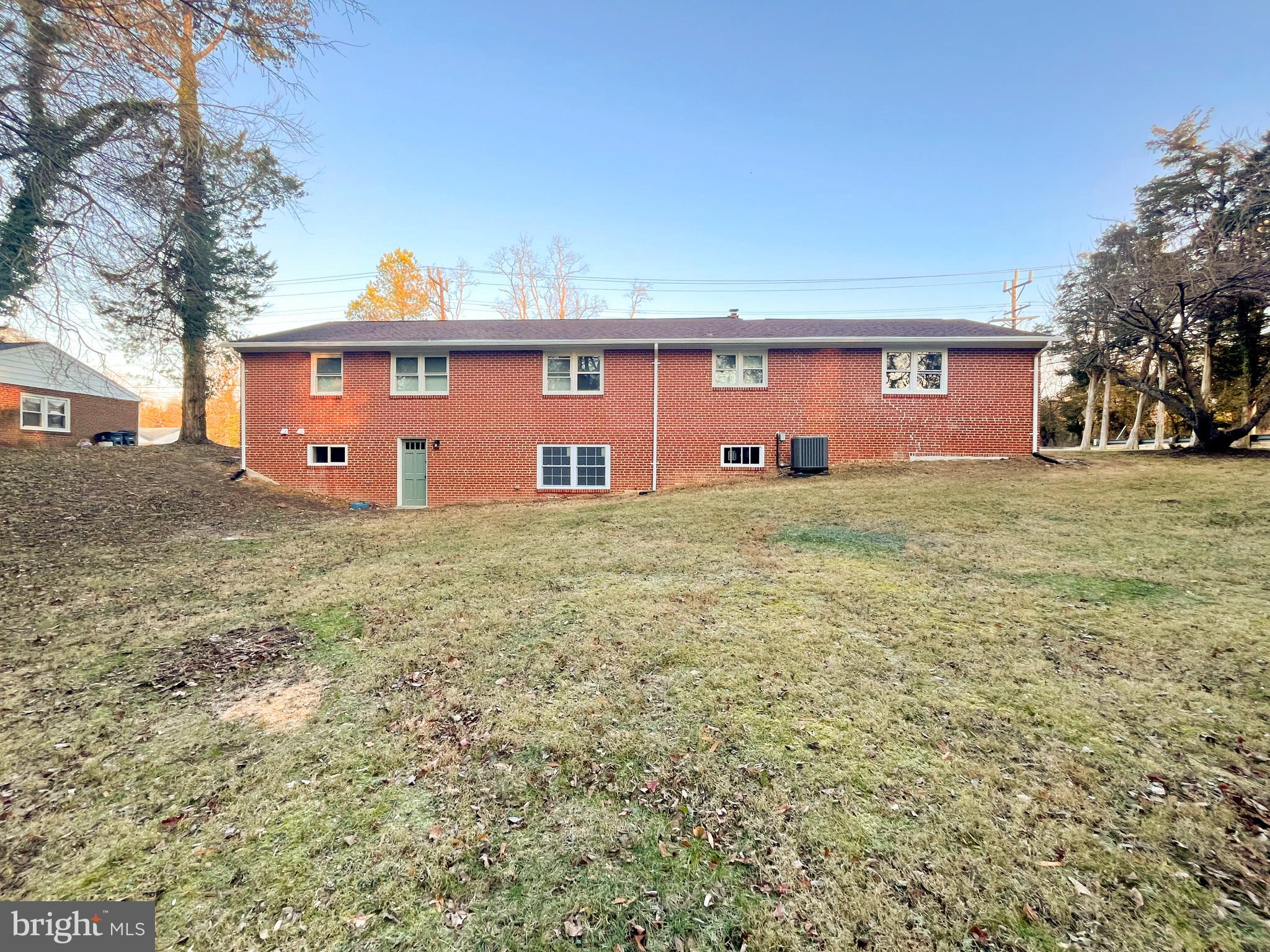 YORKSHIRE VILLAGE - Residential