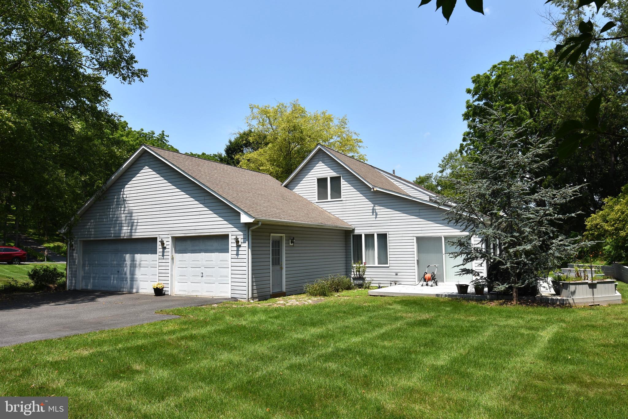 4 COUNTRY LANE