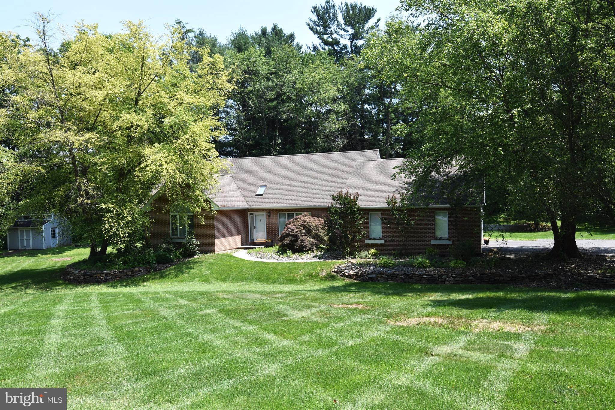 4 COUNTRY LANE
