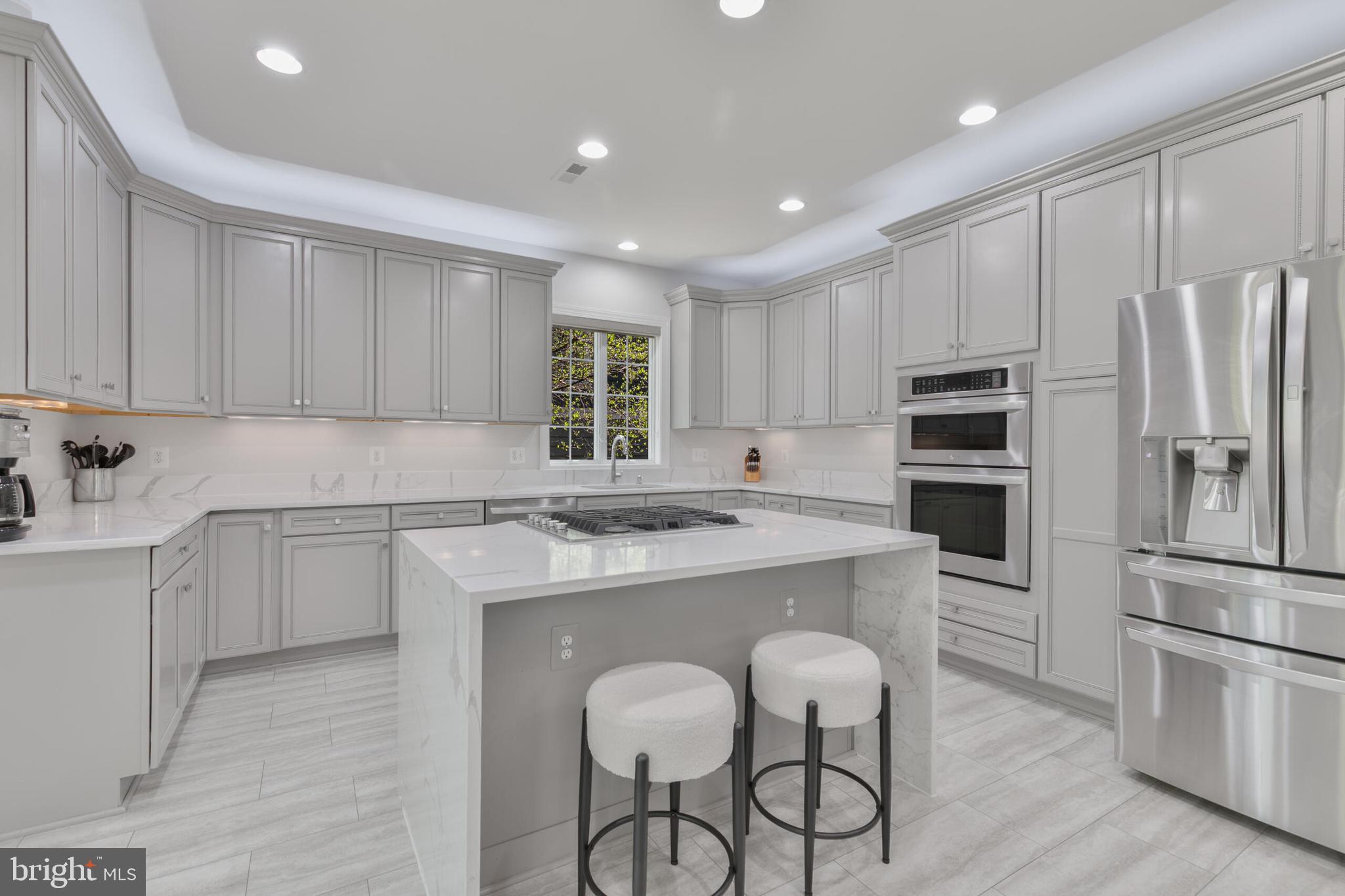 OVER LEE KNOLLS - Residential