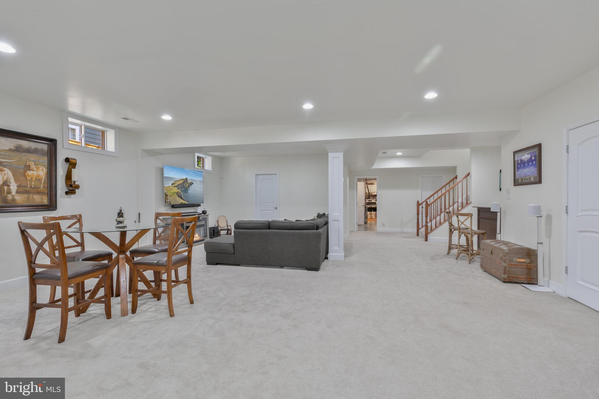 OVER LEE KNOLLS - Residential