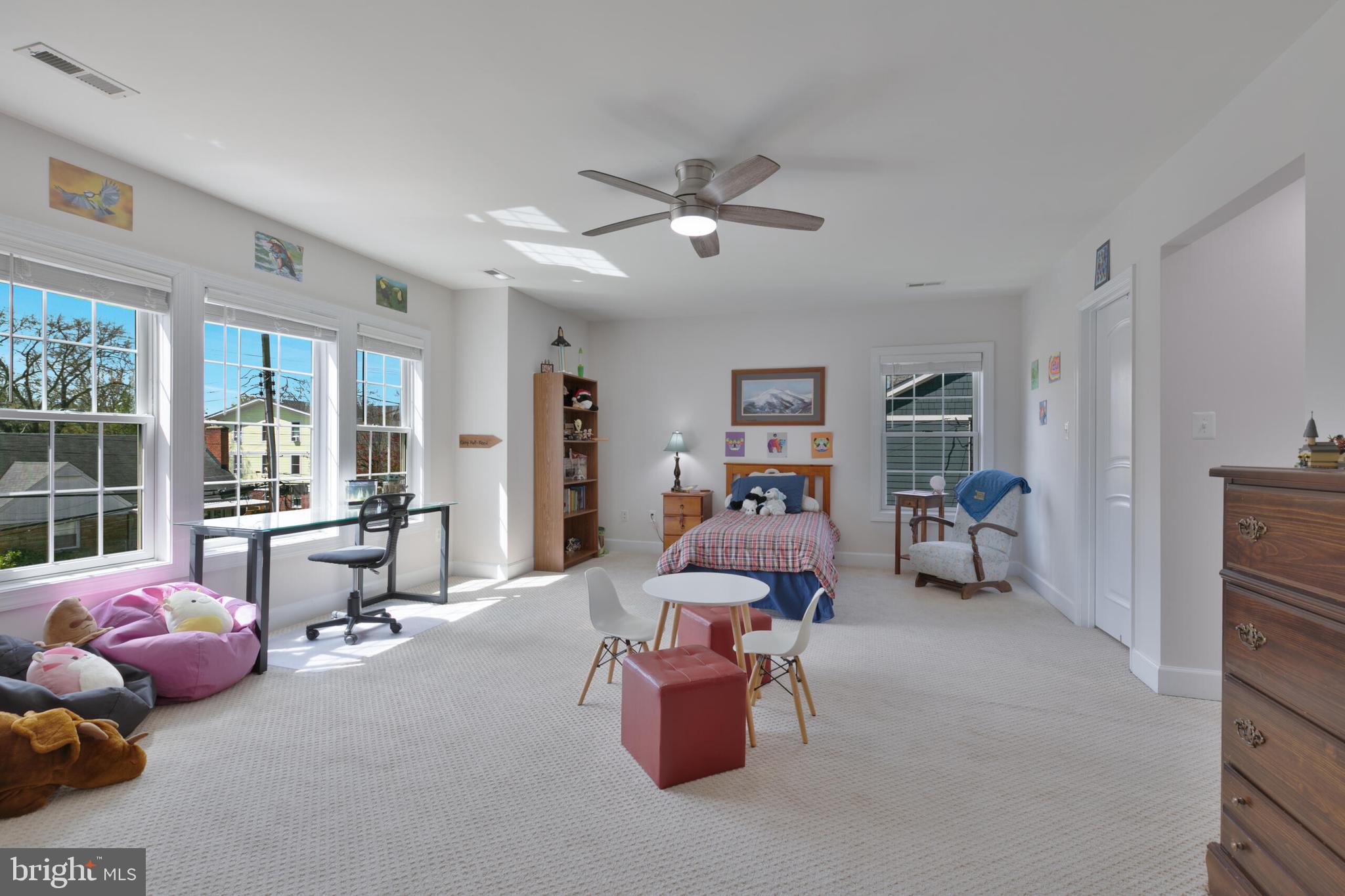 OVER LEE KNOLLS - Residential