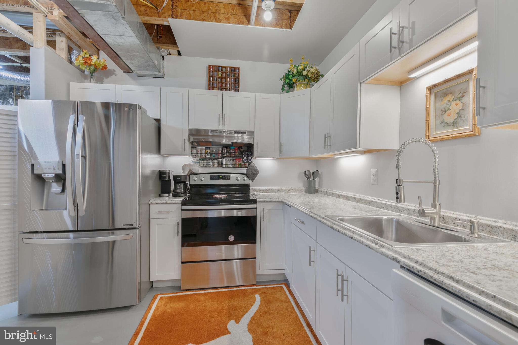 OVER LEE KNOLLS - Residential