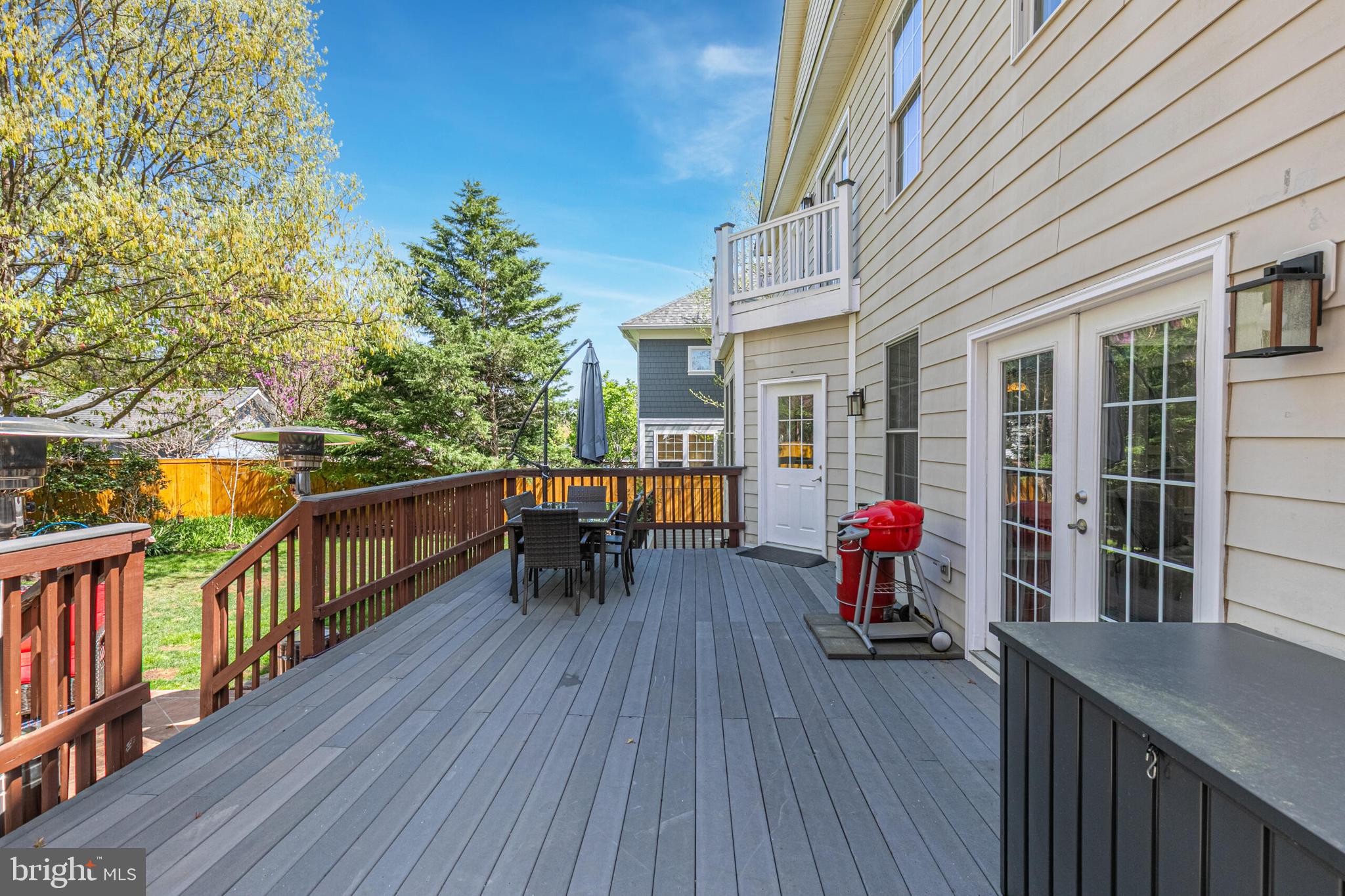 OVER LEE KNOLLS - Residential