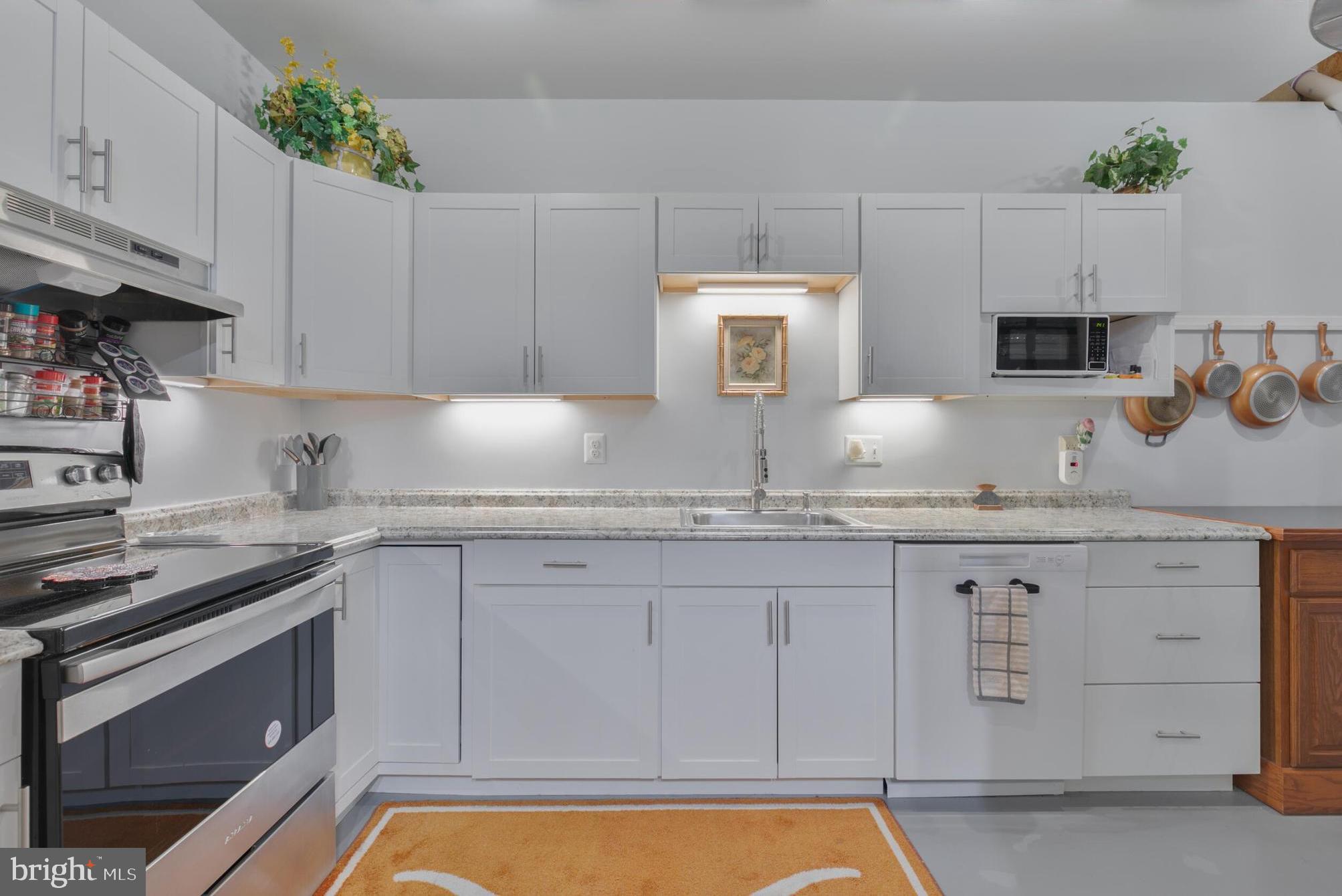 OVER LEE KNOLLS - Residential