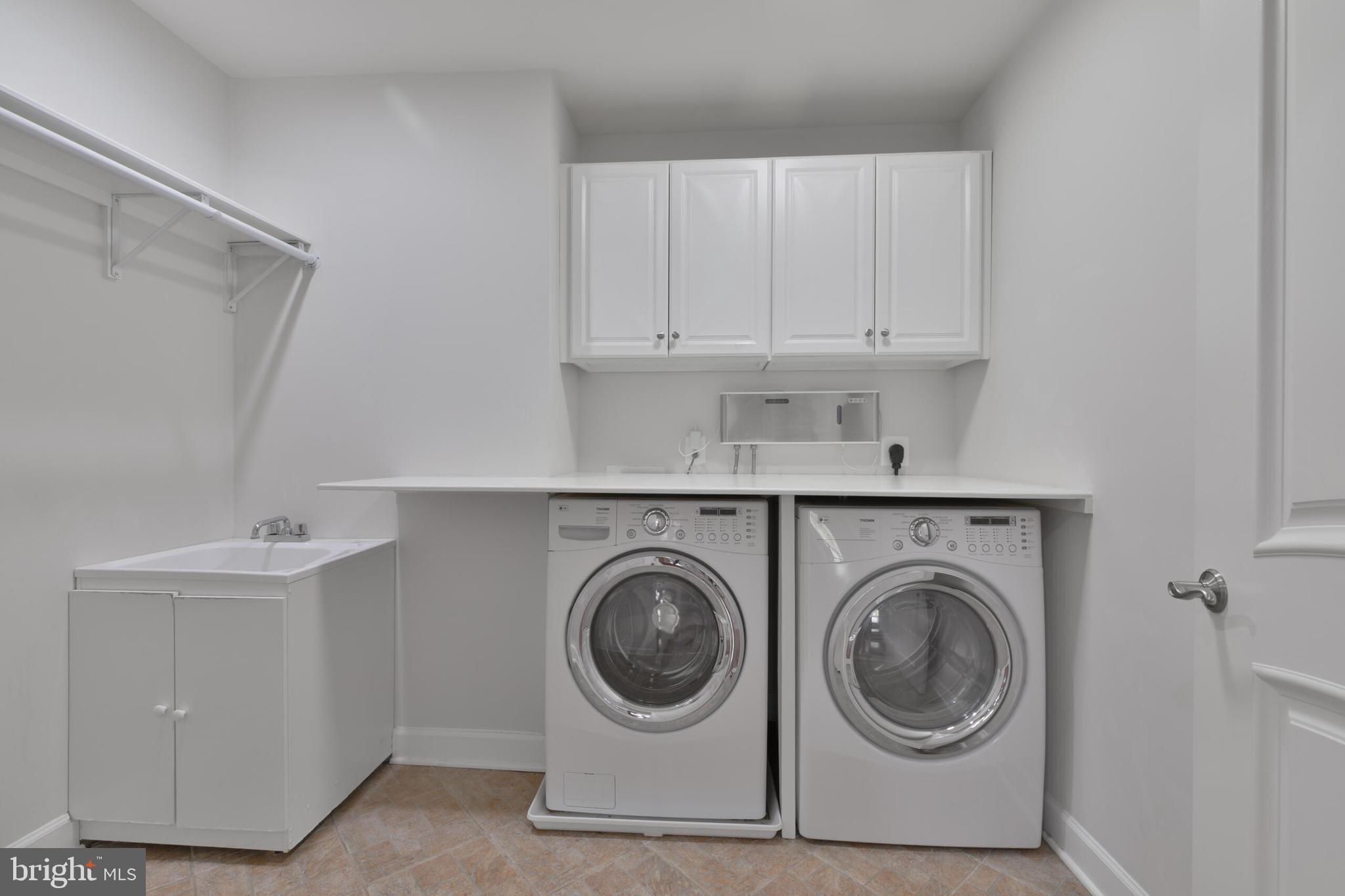 OVER LEE KNOLLS - Residential