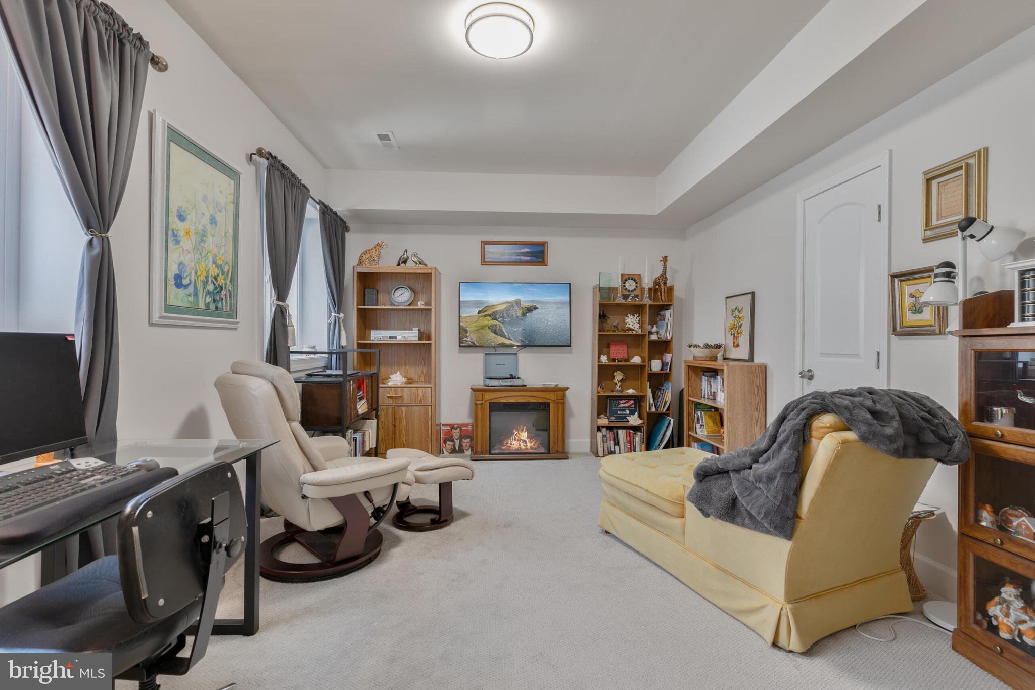 OVER LEE KNOLLS - Residential