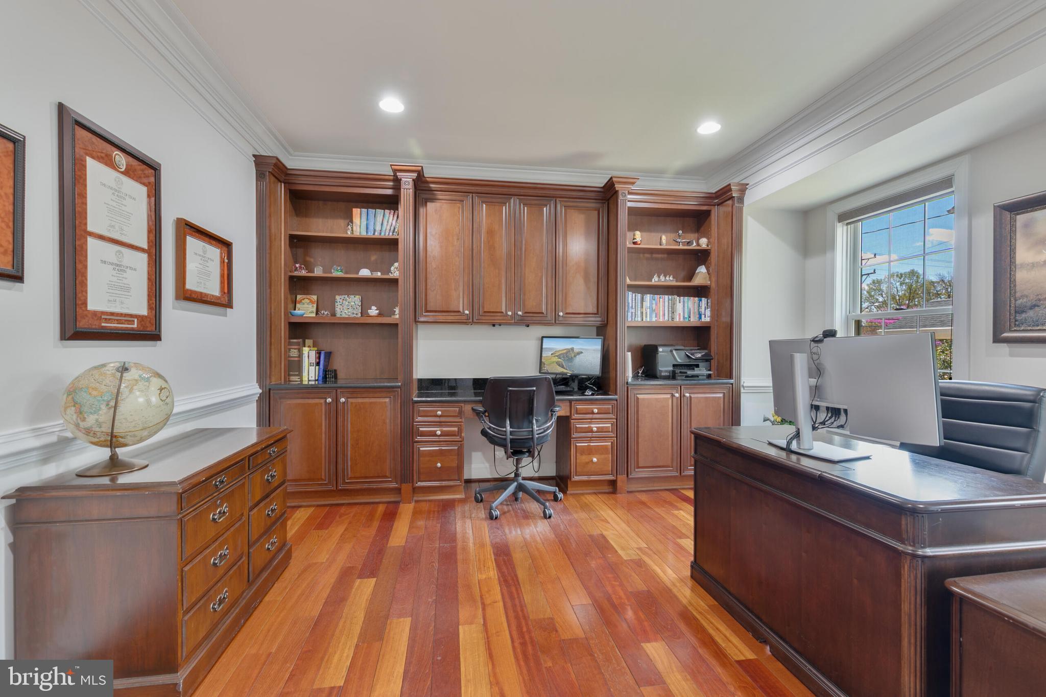 OVER LEE KNOLLS - Residential