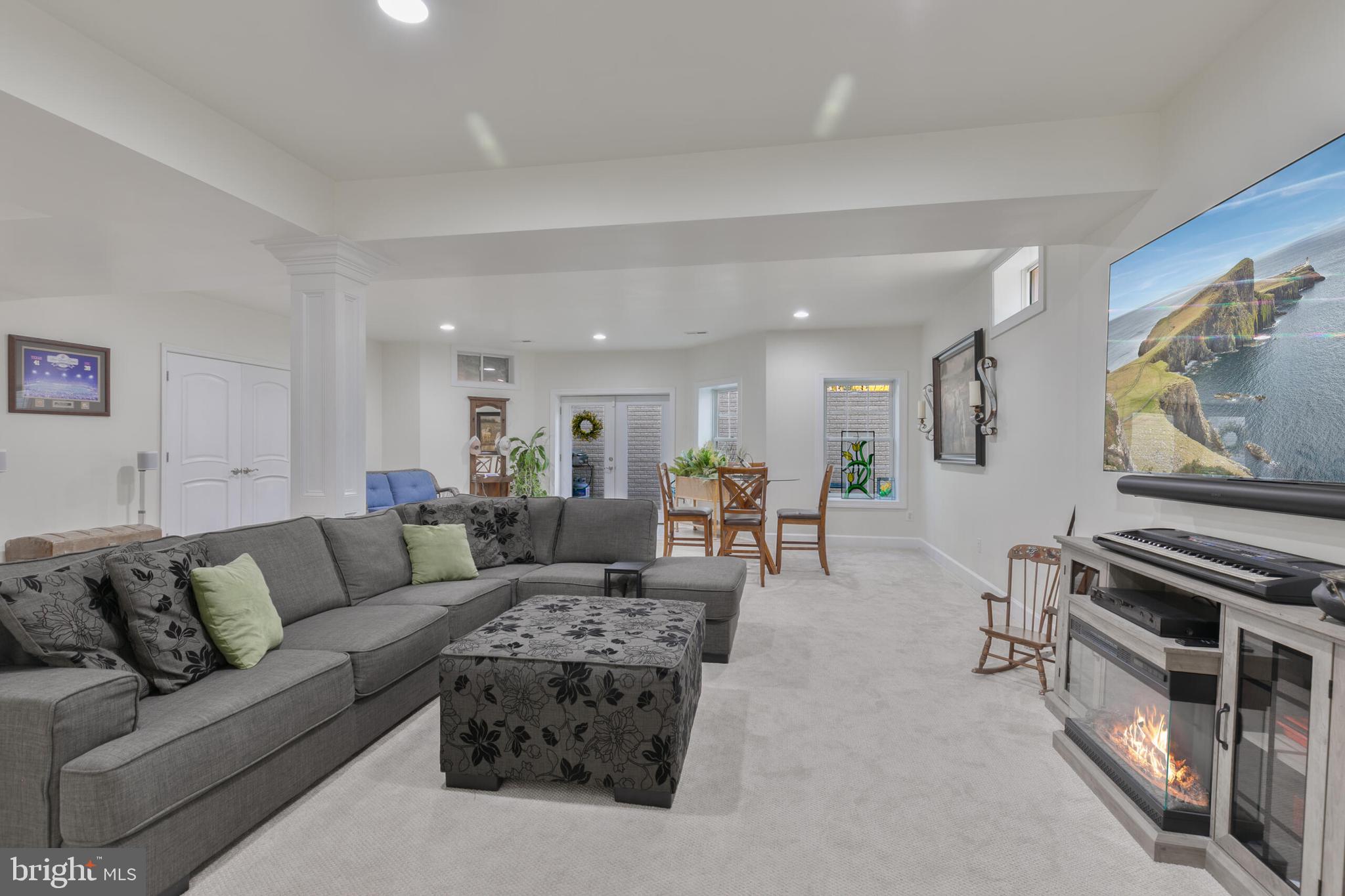 OVER LEE KNOLLS - Residential