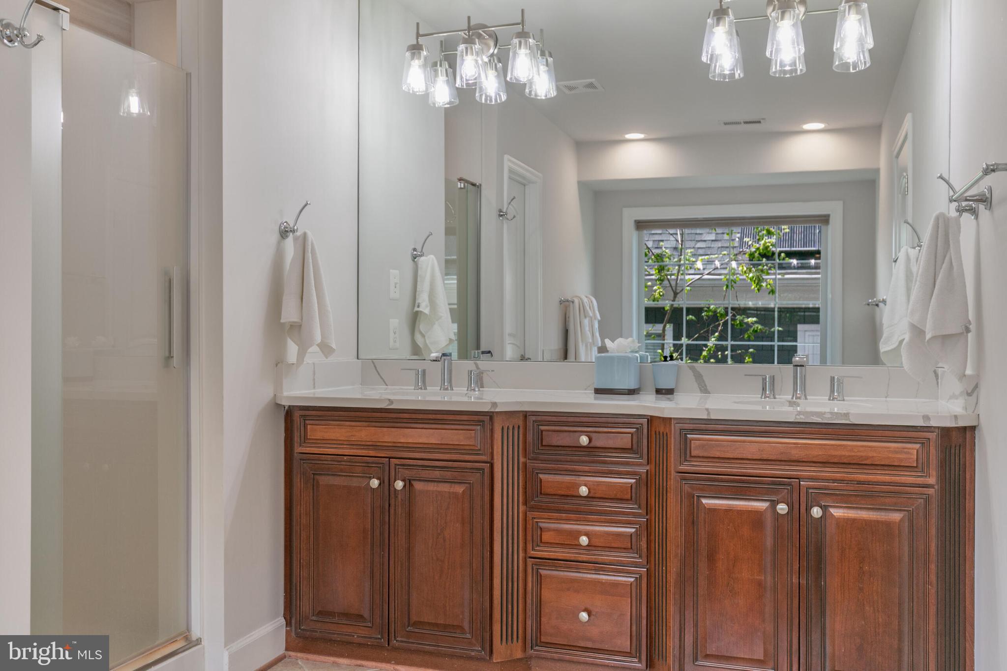 OVER LEE KNOLLS - Residential