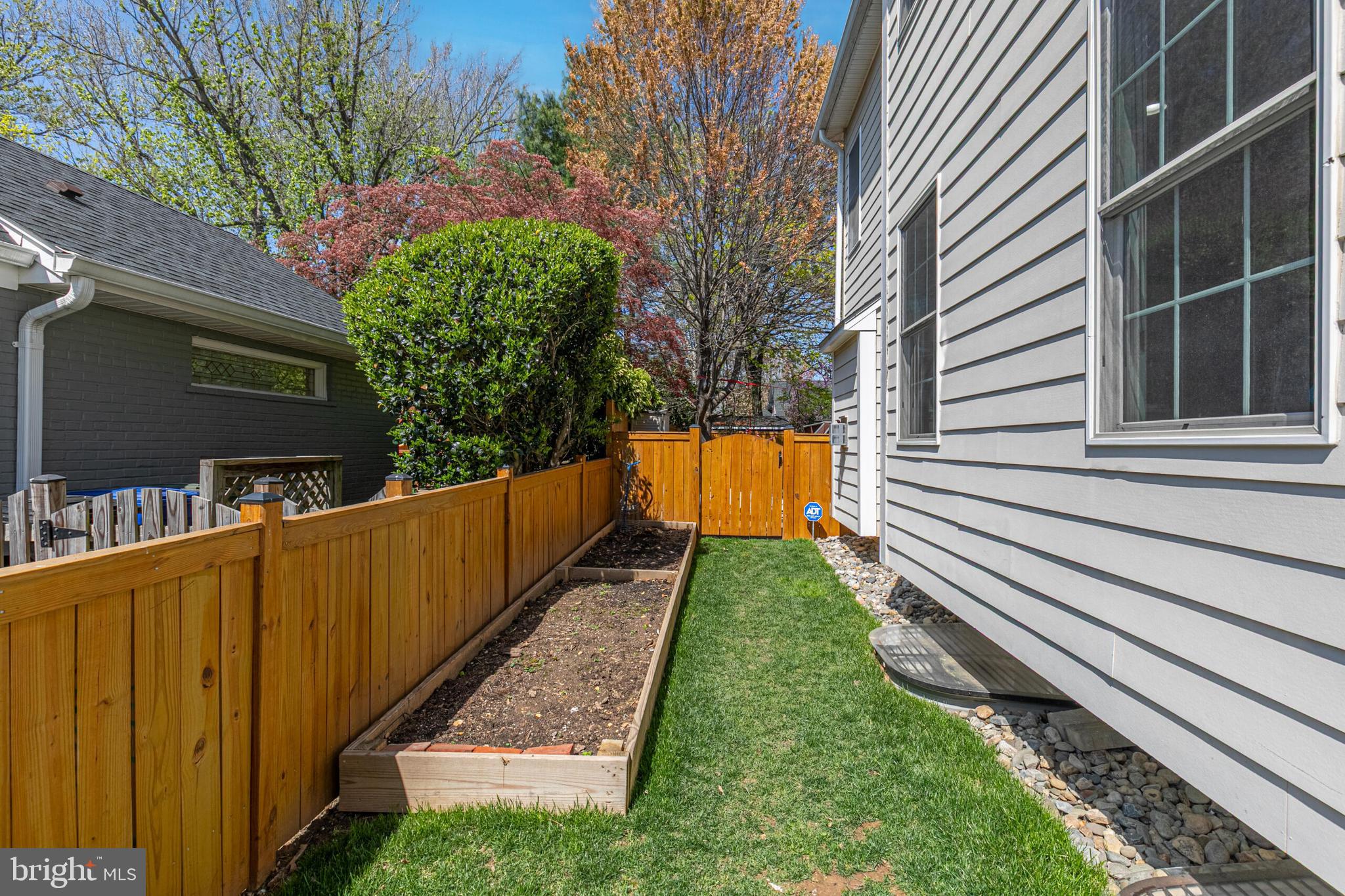 OVER LEE KNOLLS - Residential