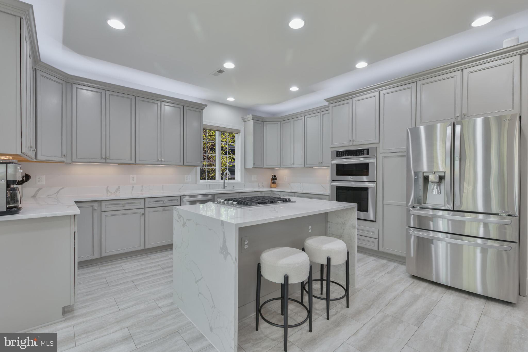 OVER LEE KNOLLS - Residential