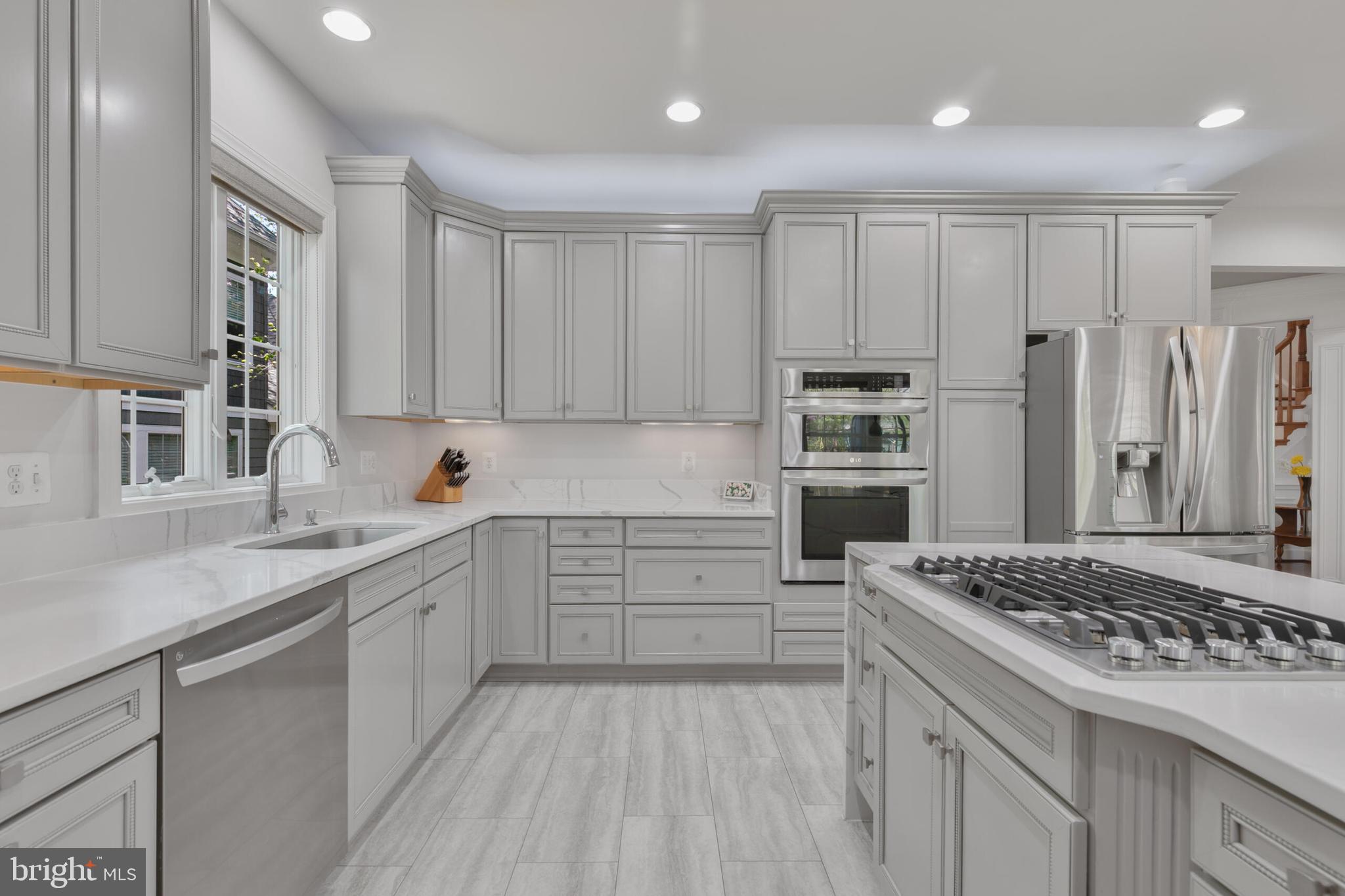 OVER LEE KNOLLS - Residential