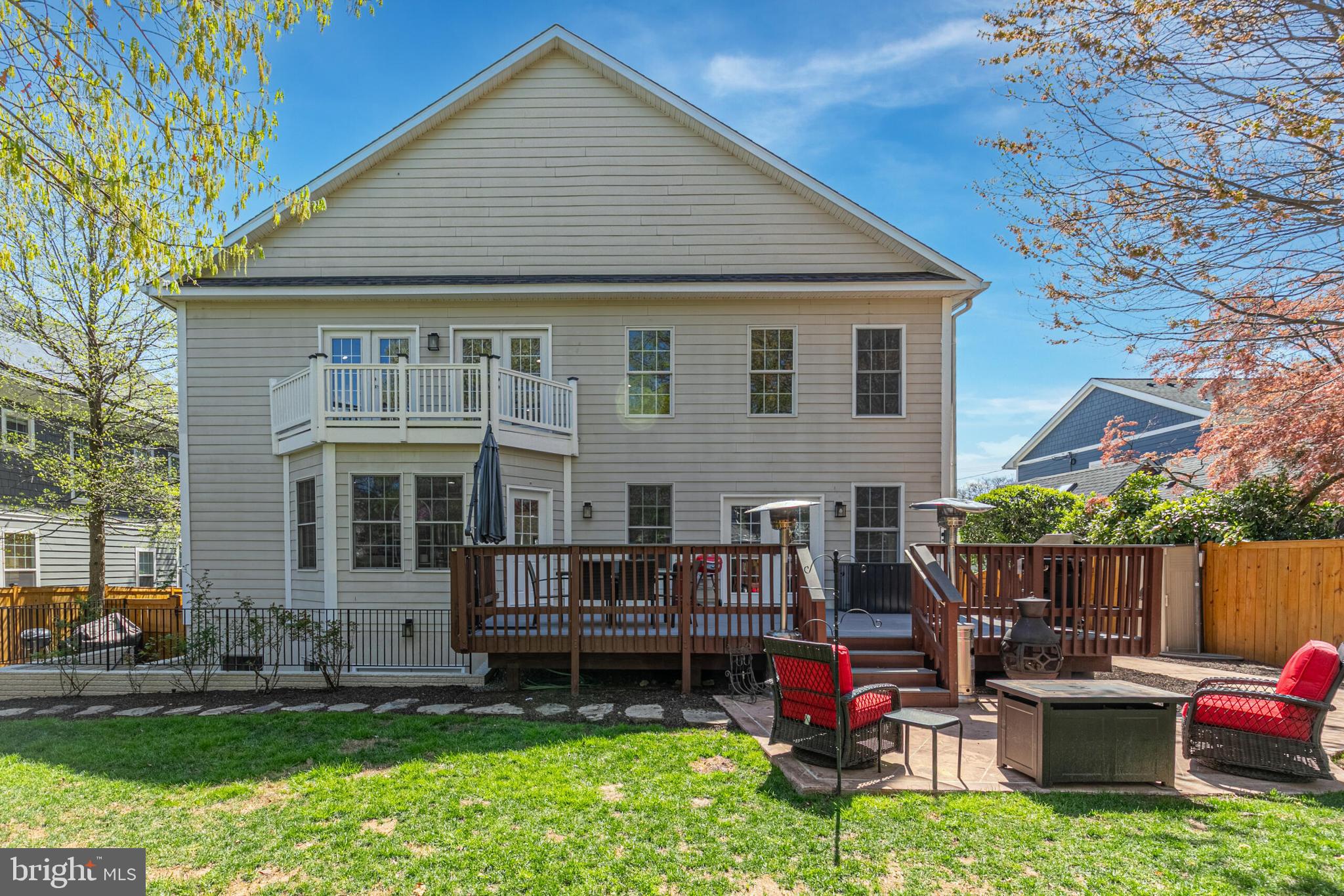 OVER LEE KNOLLS - Residential