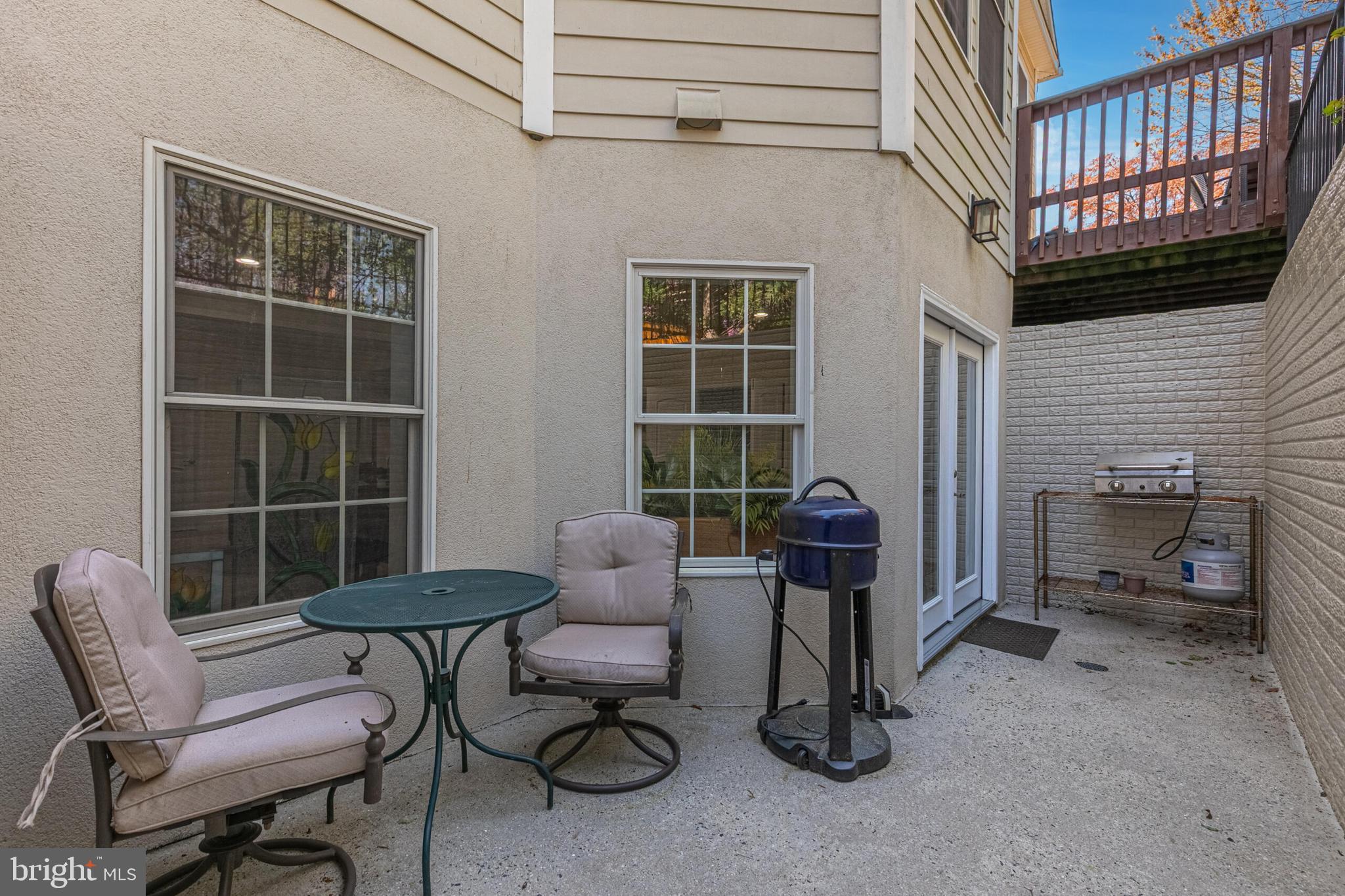 OVER LEE KNOLLS - Residential