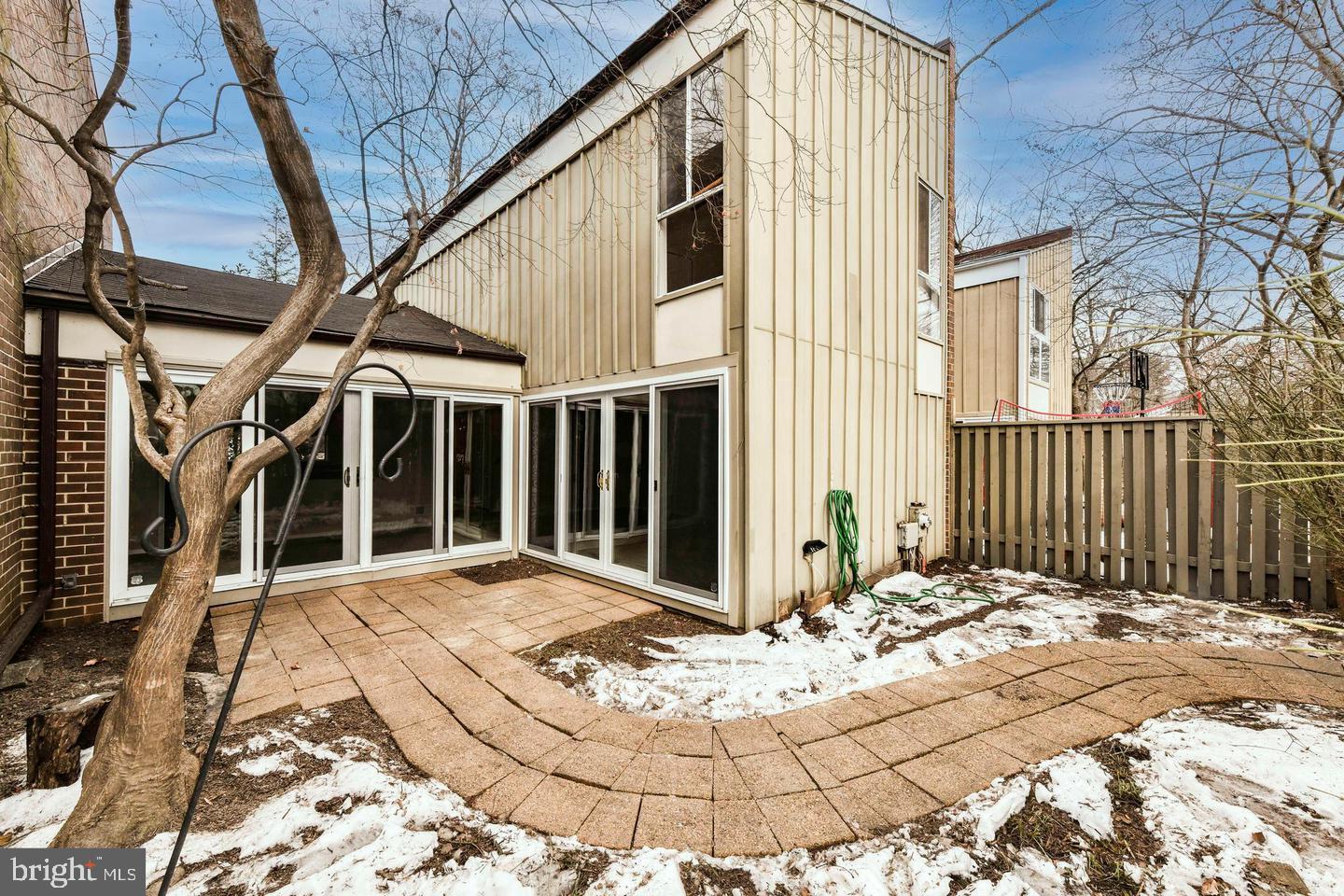 RESTON - Residential Lease