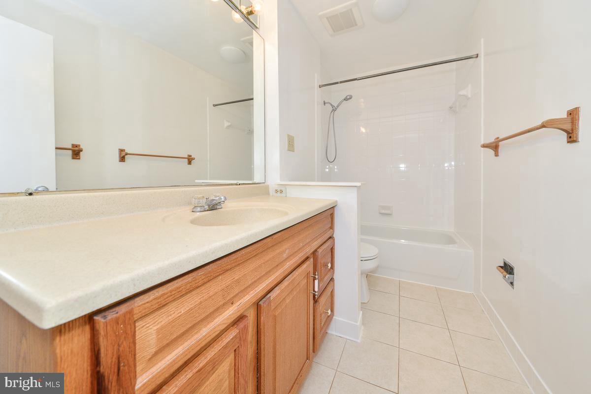 RESTON - Residential Lease